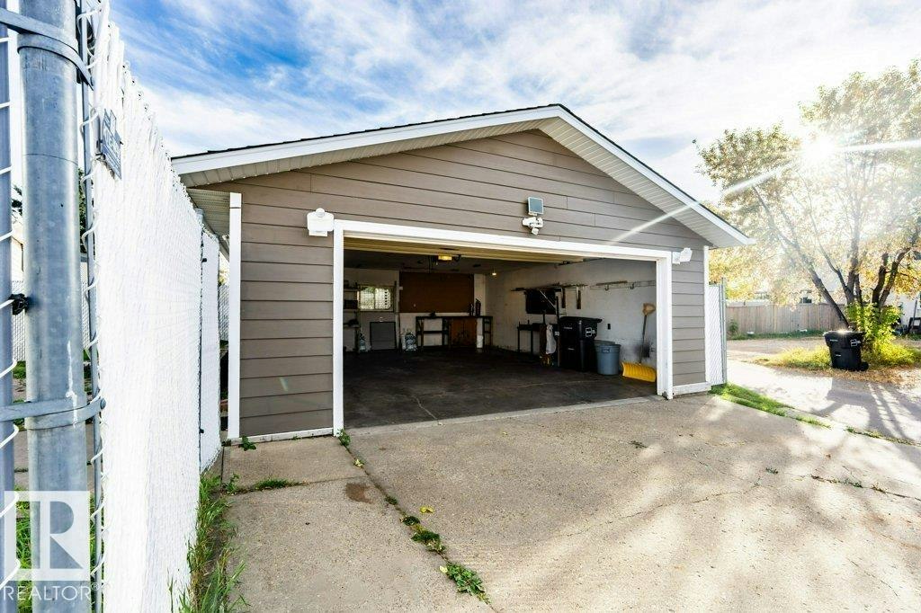 1139 Lakewood Road N, Edmonton, AB, T6K 3A9 - 69