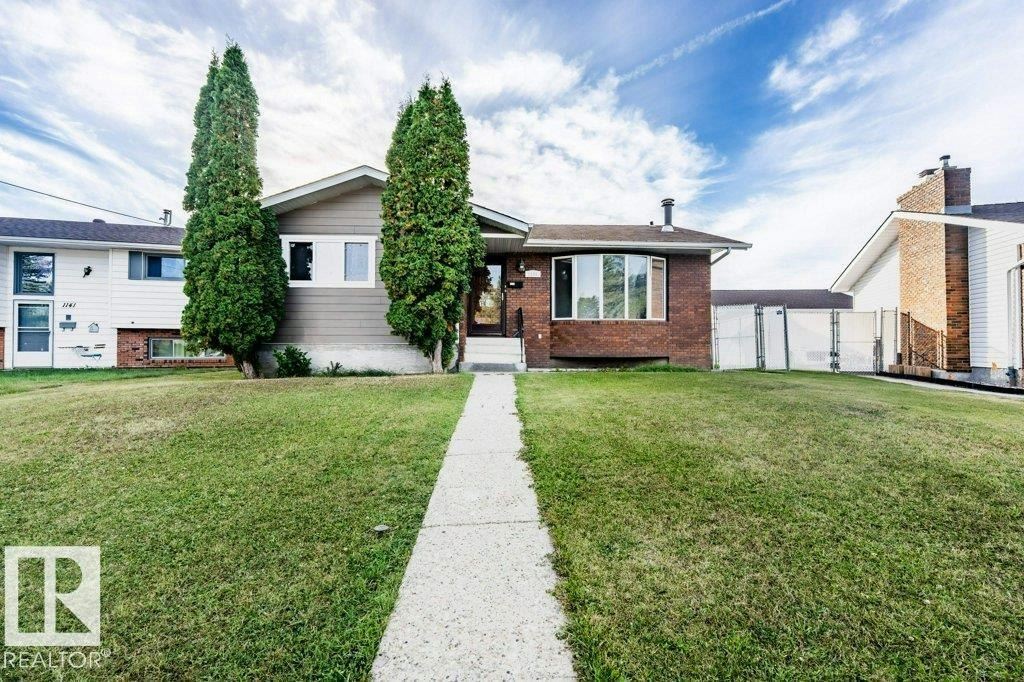 1139 Lakewood Road N, Edmonton, AB, T6K 3A9 - 4