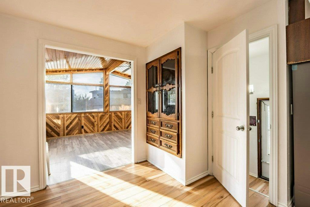 1139 Lakewood Road N, Edmonton, AB, T6K 3A9 - 37