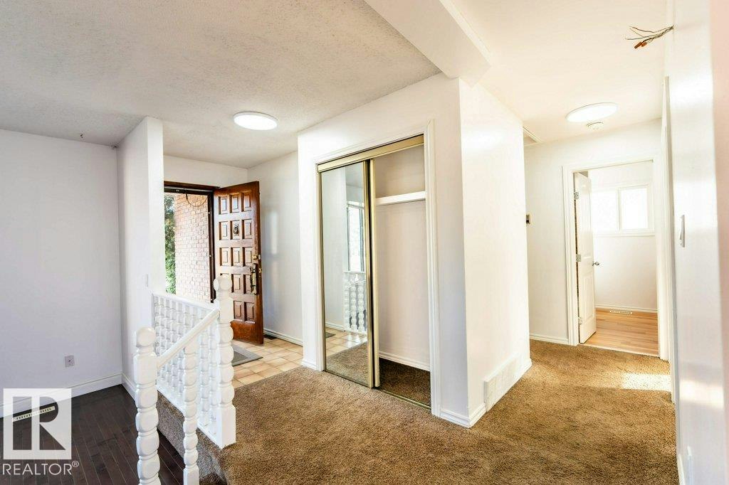 1139 Lakewood Road N, Edmonton, AB, T6K 3A9 - 6
