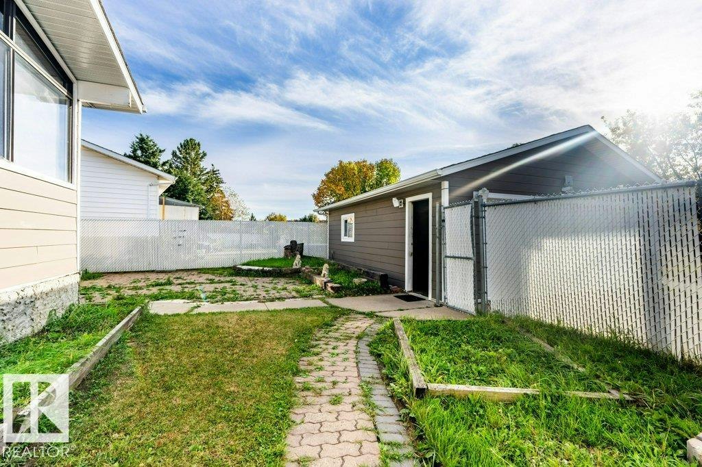 1139 Lakewood Road N, Edmonton, AB, T6K 3A9 - 66