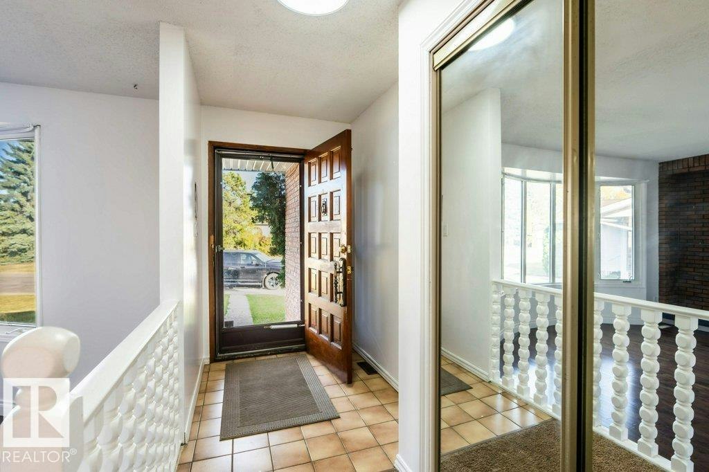 1139 Lakewood Road N, Edmonton, AB, T6K 3A9 - 5