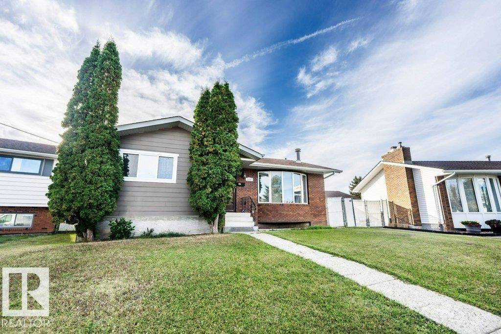 1139 Lakewood Road N, Edmonton, AB, T6K 3A9 - 2