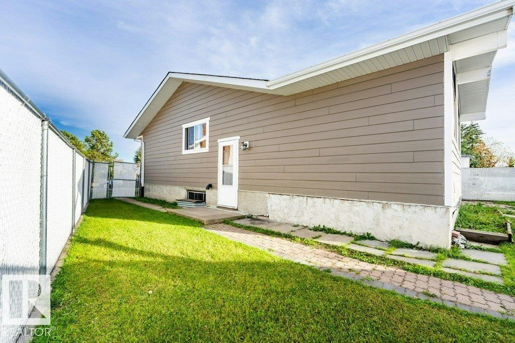 1139 Lakewood Road N, Edmonton, AB, T6K 3A9 - 67