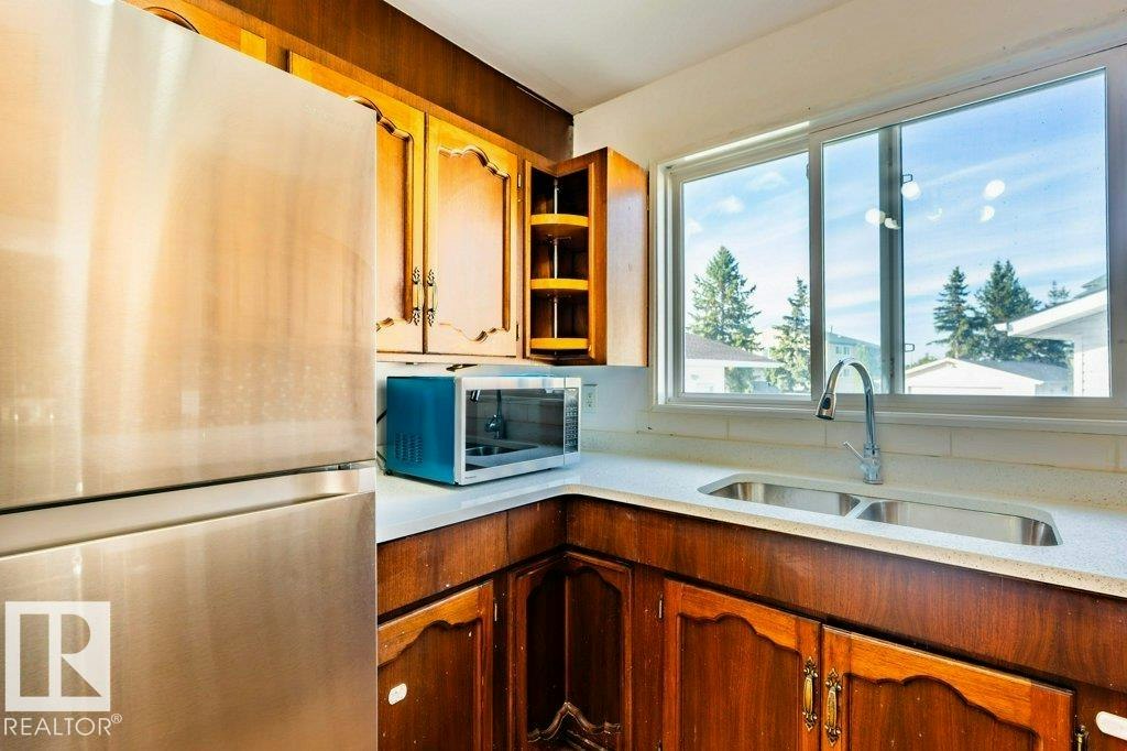 1139 Lakewood Road N, Edmonton, AB, T6K 3A9 - 32