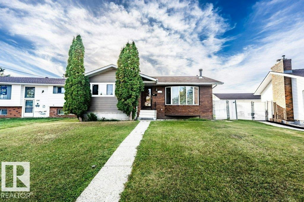 1139 Lakewood Road N, Edmonton, AB, T6K 3A9 - 3