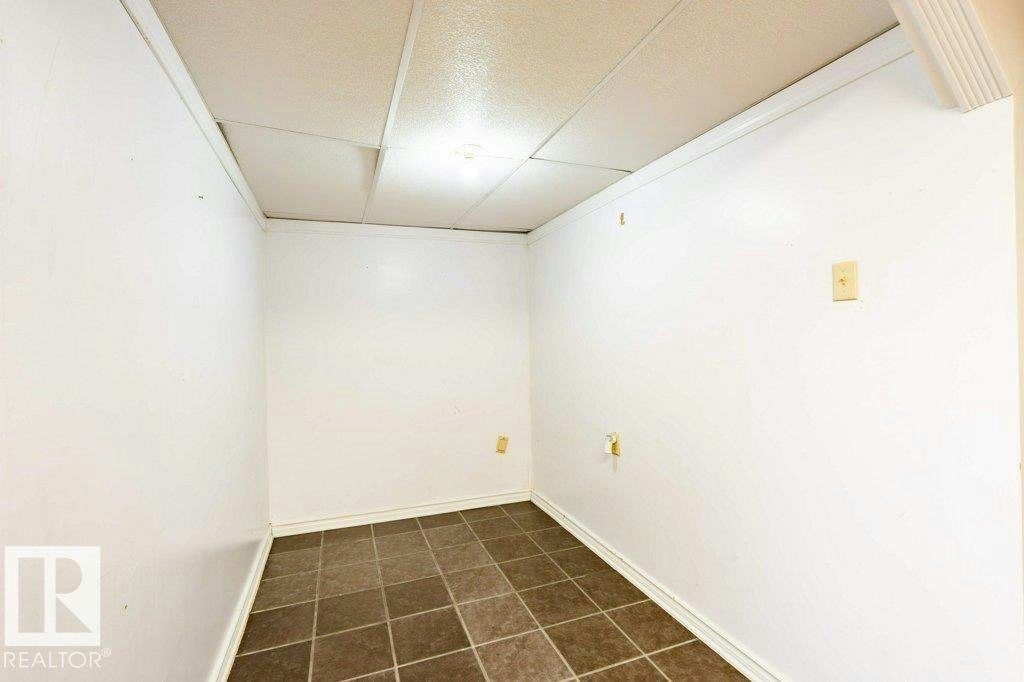 1139 Lakewood Road N, Edmonton, AB, T6K 3A9 - 53
