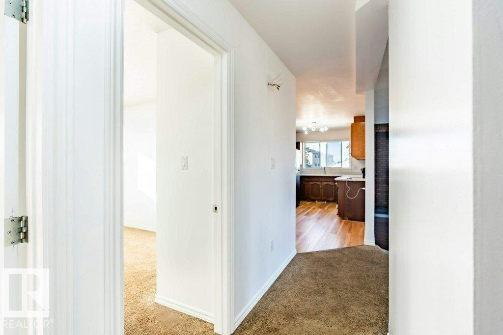 1139 Lakewood Road N, Edmonton, AB, T6K 3A9 - 12