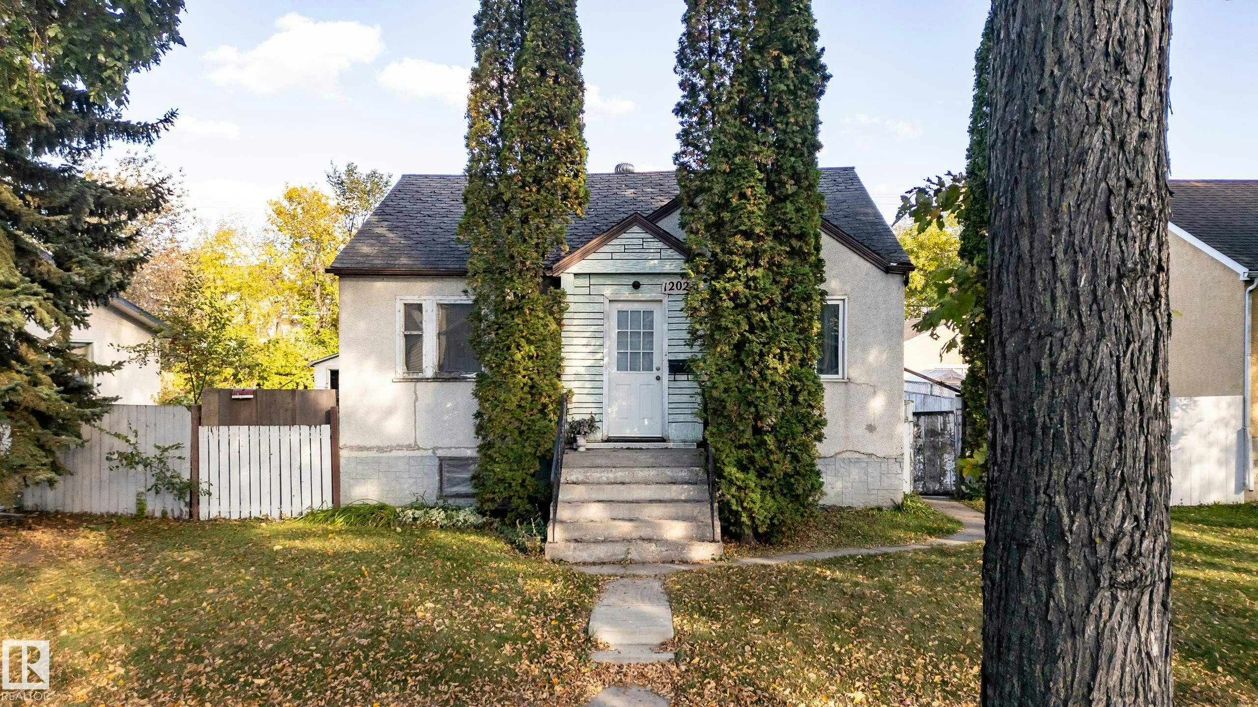 12023 67 Street, Edmonton, AB, T5B 1M4