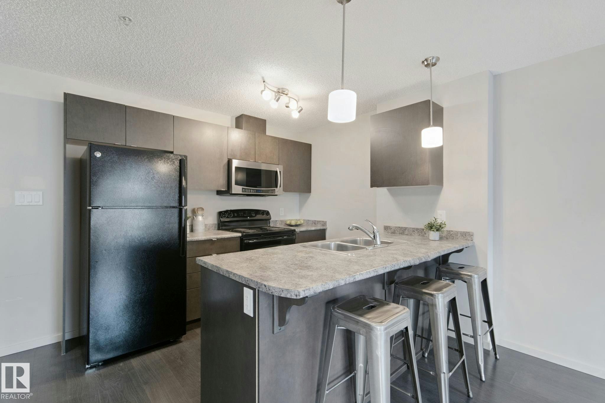 330-344 Windermere Road, Edmonton, AB, T2P 2P2