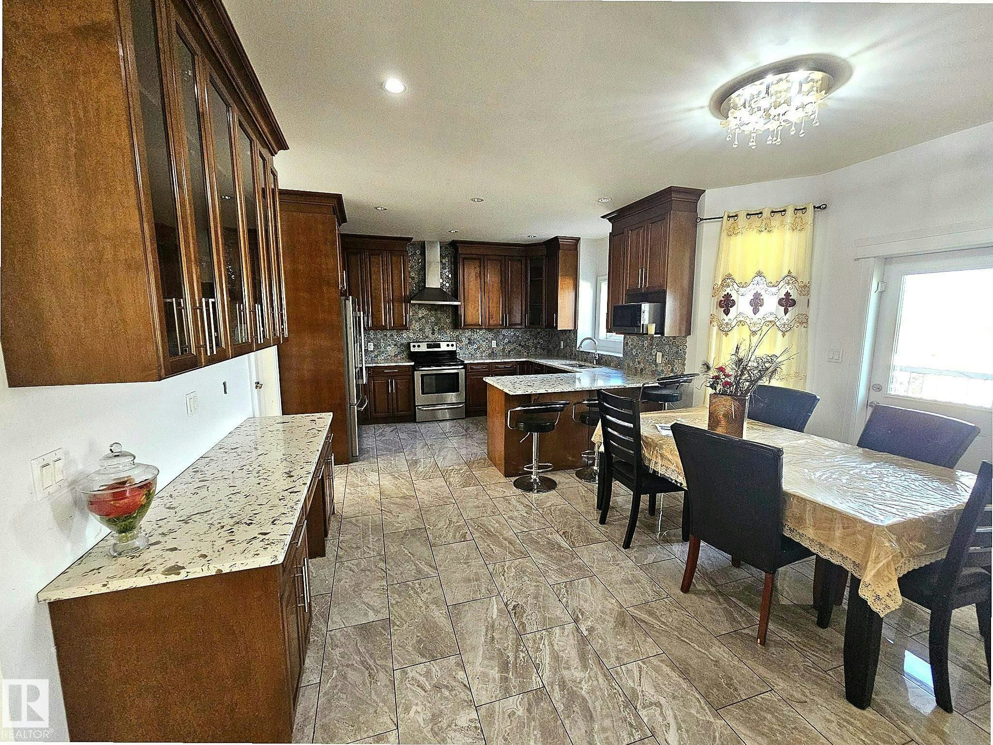 5306 55 Avenue - 5