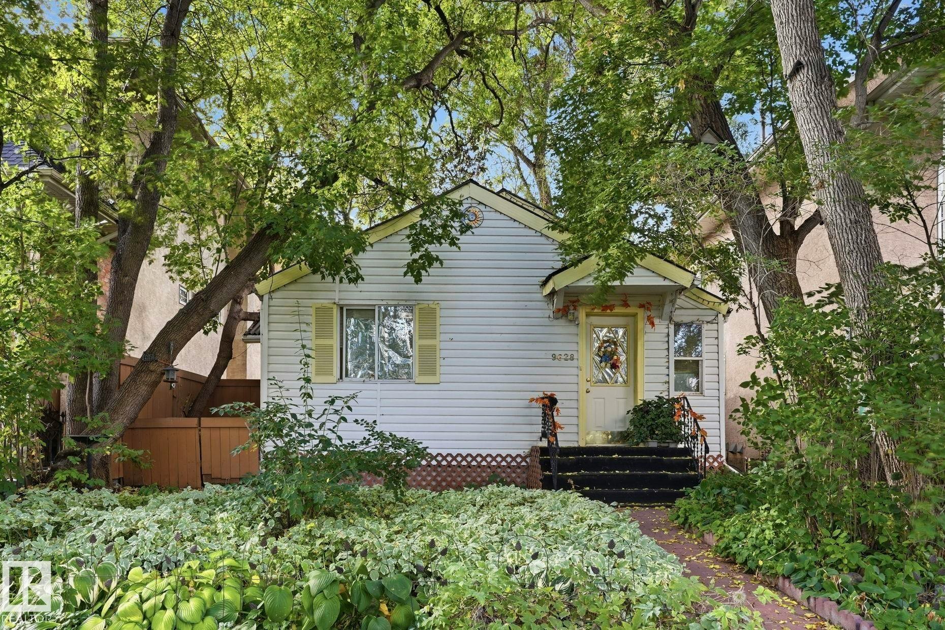 9628 100a Street, Edmonton, AB, T5K 0V8