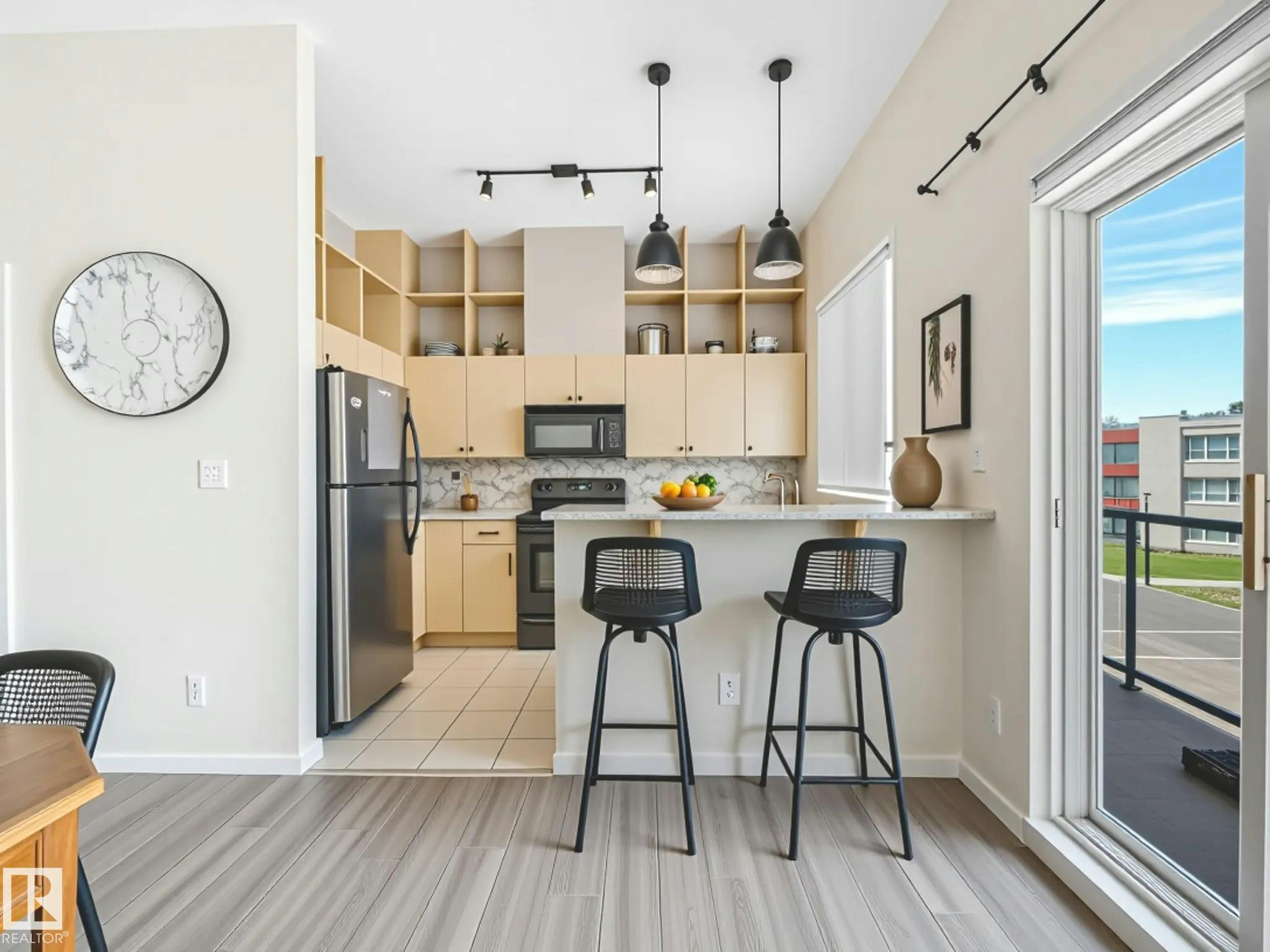 301-10905 109 Street, Edmonton, AB, T5H 3C2