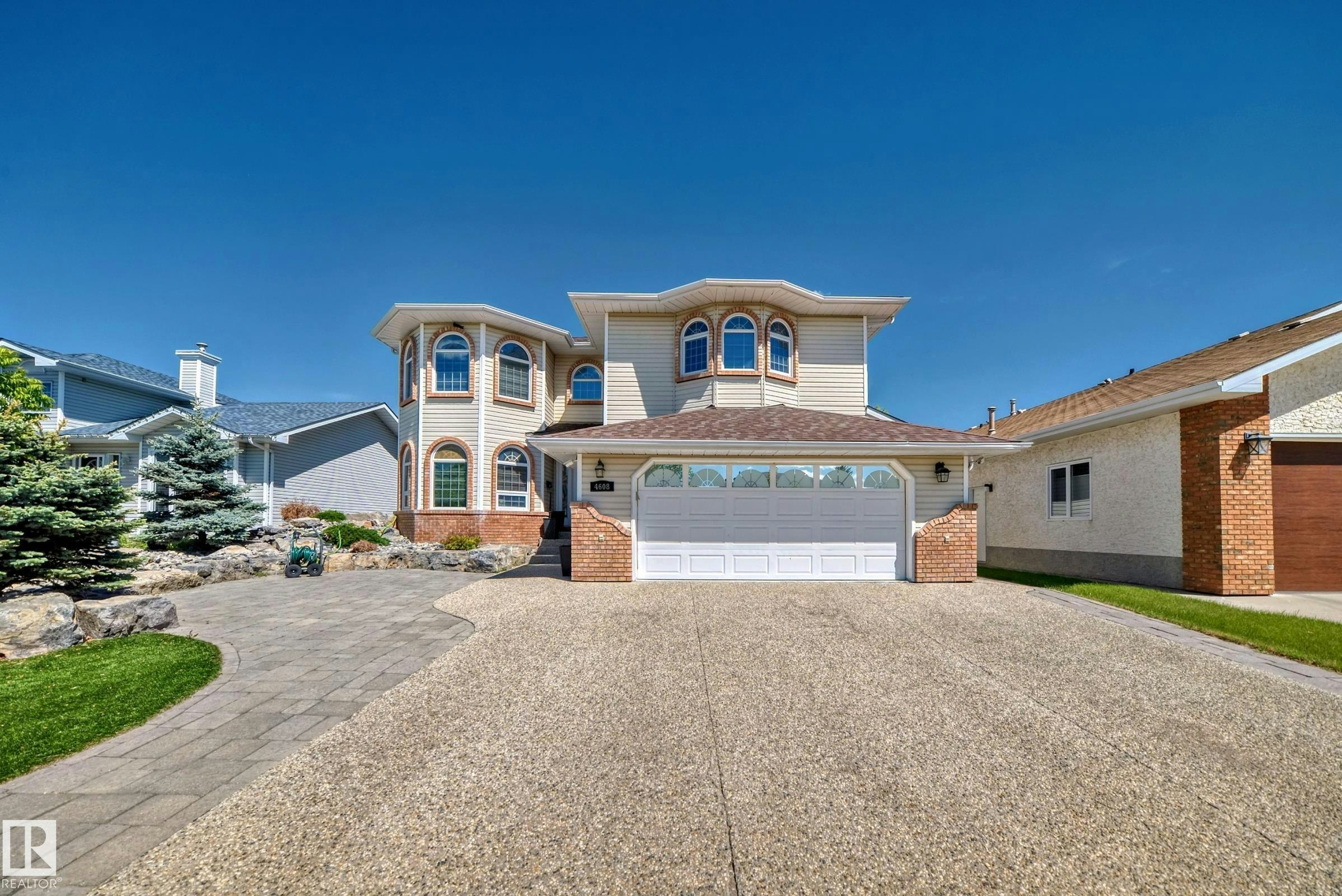 4608 43 Avenue, Edmonton, AB, T6L 6L9