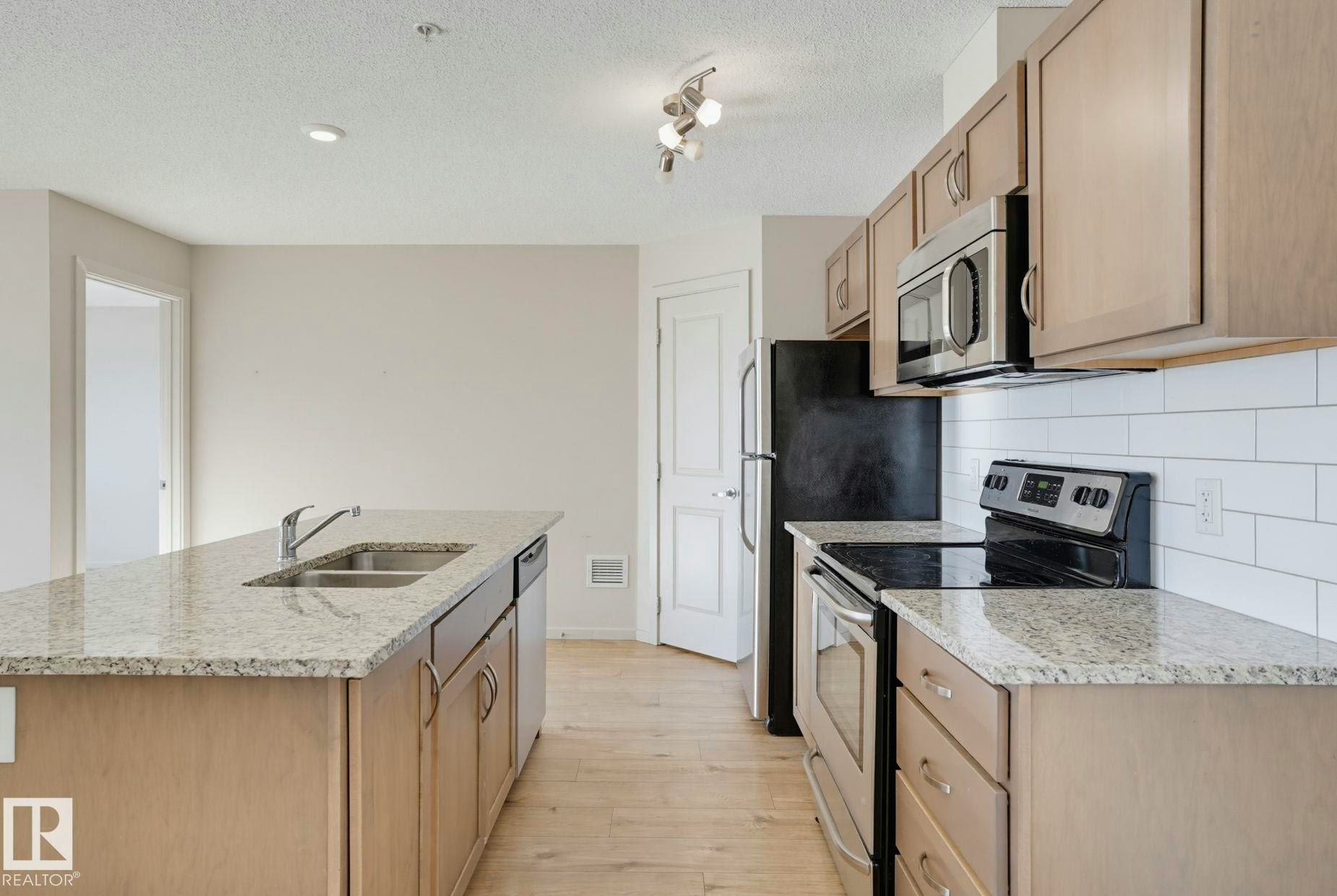316-7711 71 Street, Edmonton, AB, T6B 3W3