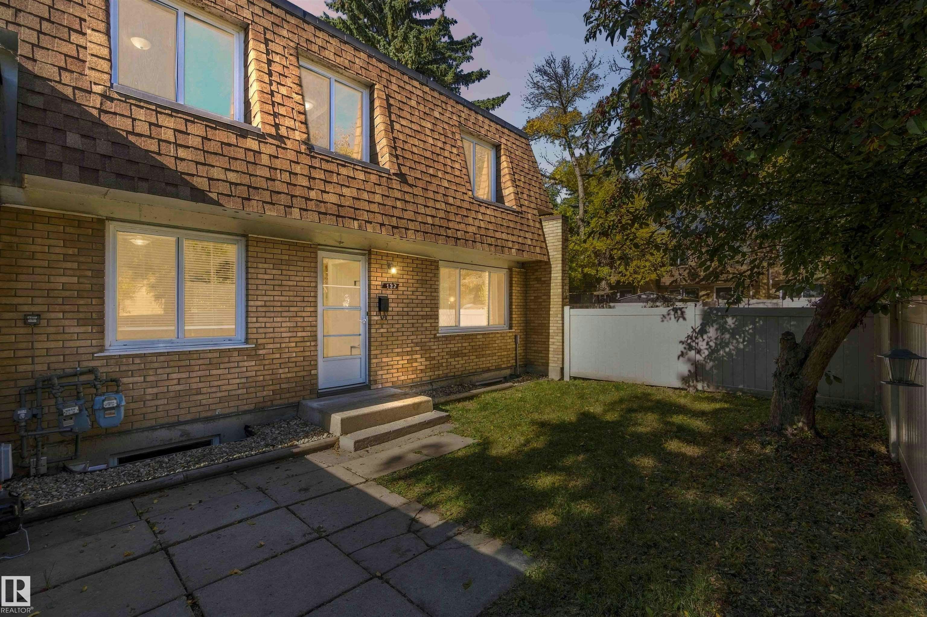 132 Londonderry Square Square, Edmonton, AB, T5C 3C4