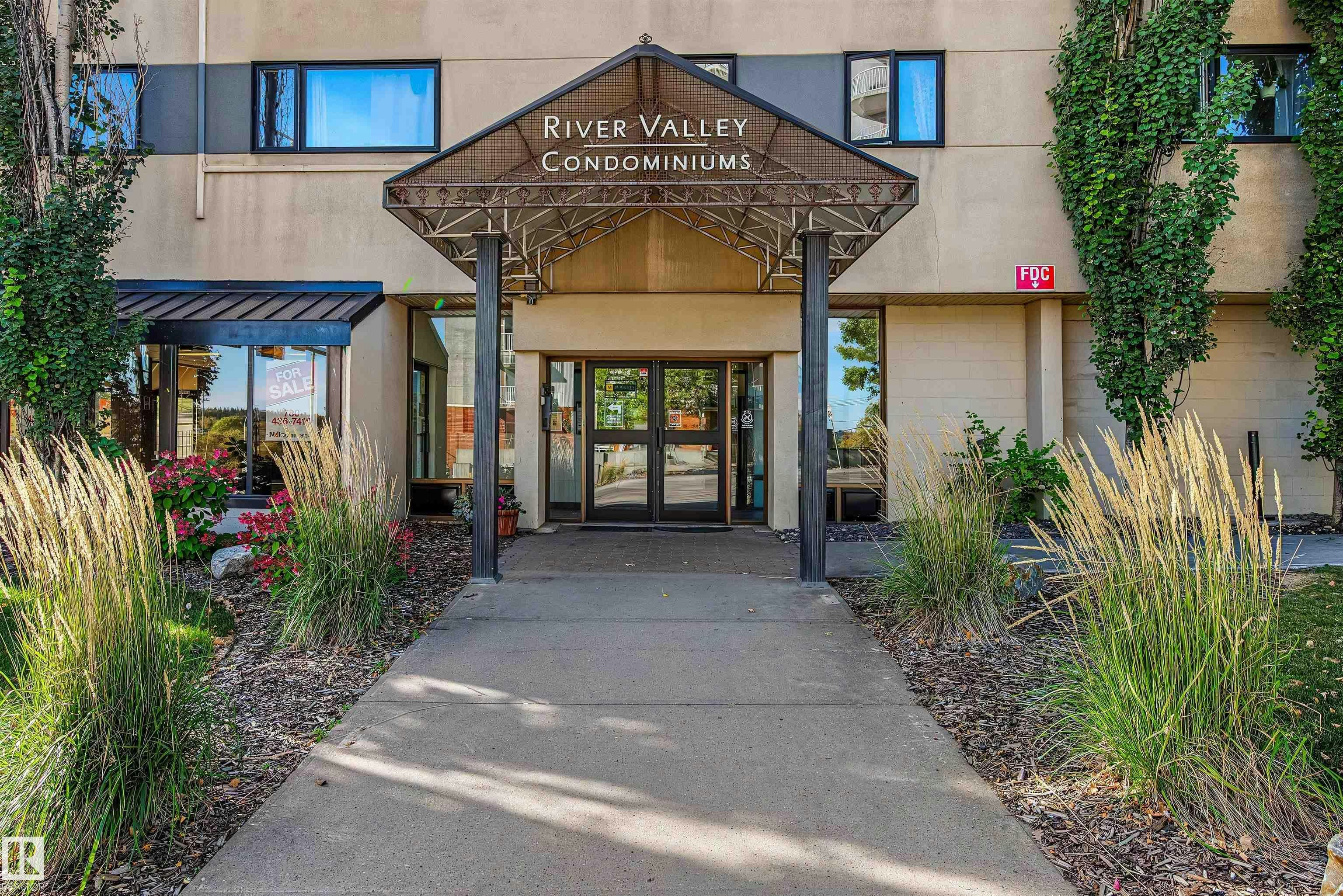 309-9710 105 Street, Edmonton, AB, T5K 1A4