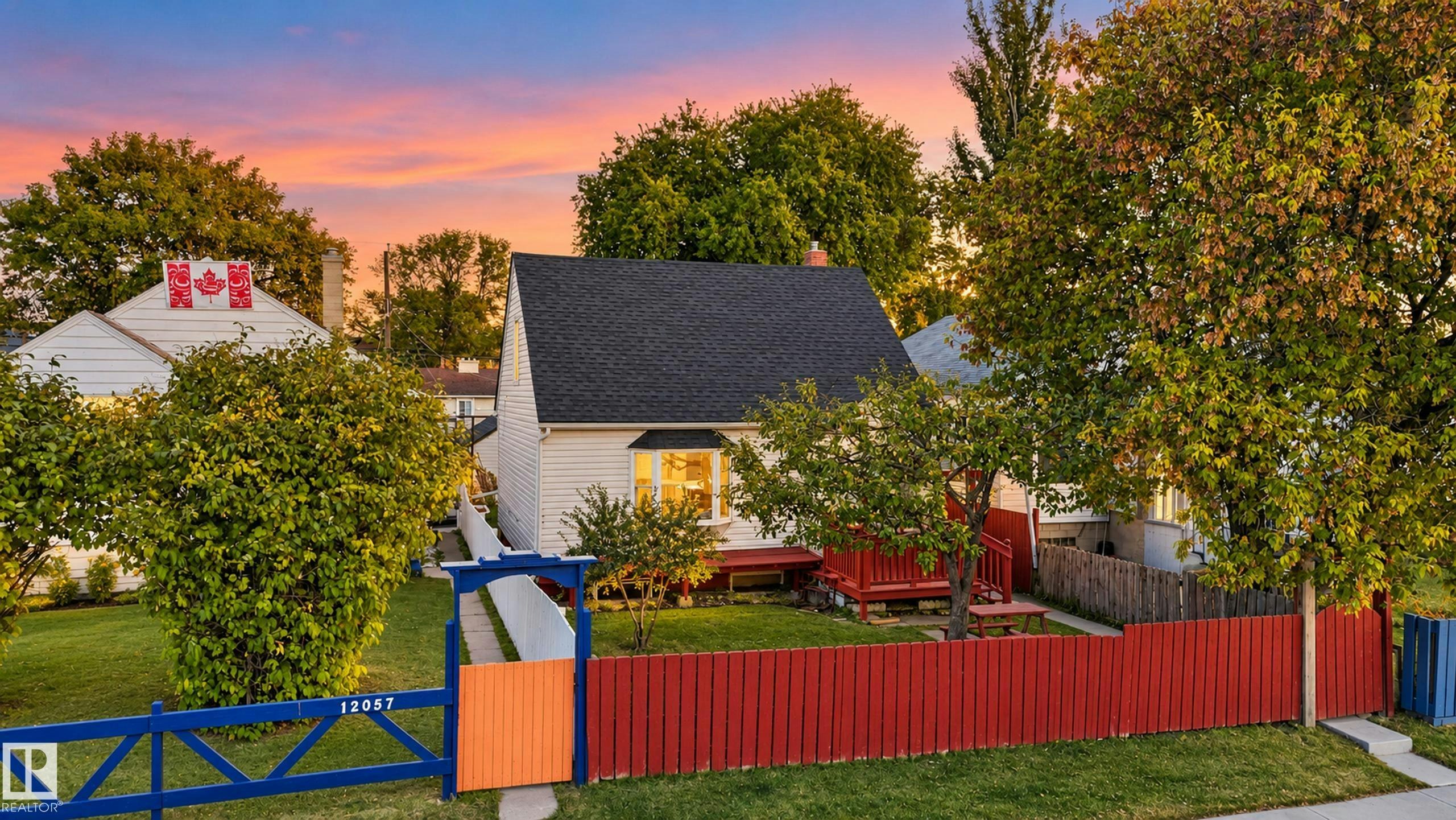 12053 97 Street, Edmonton, AB, T5G 1Y8