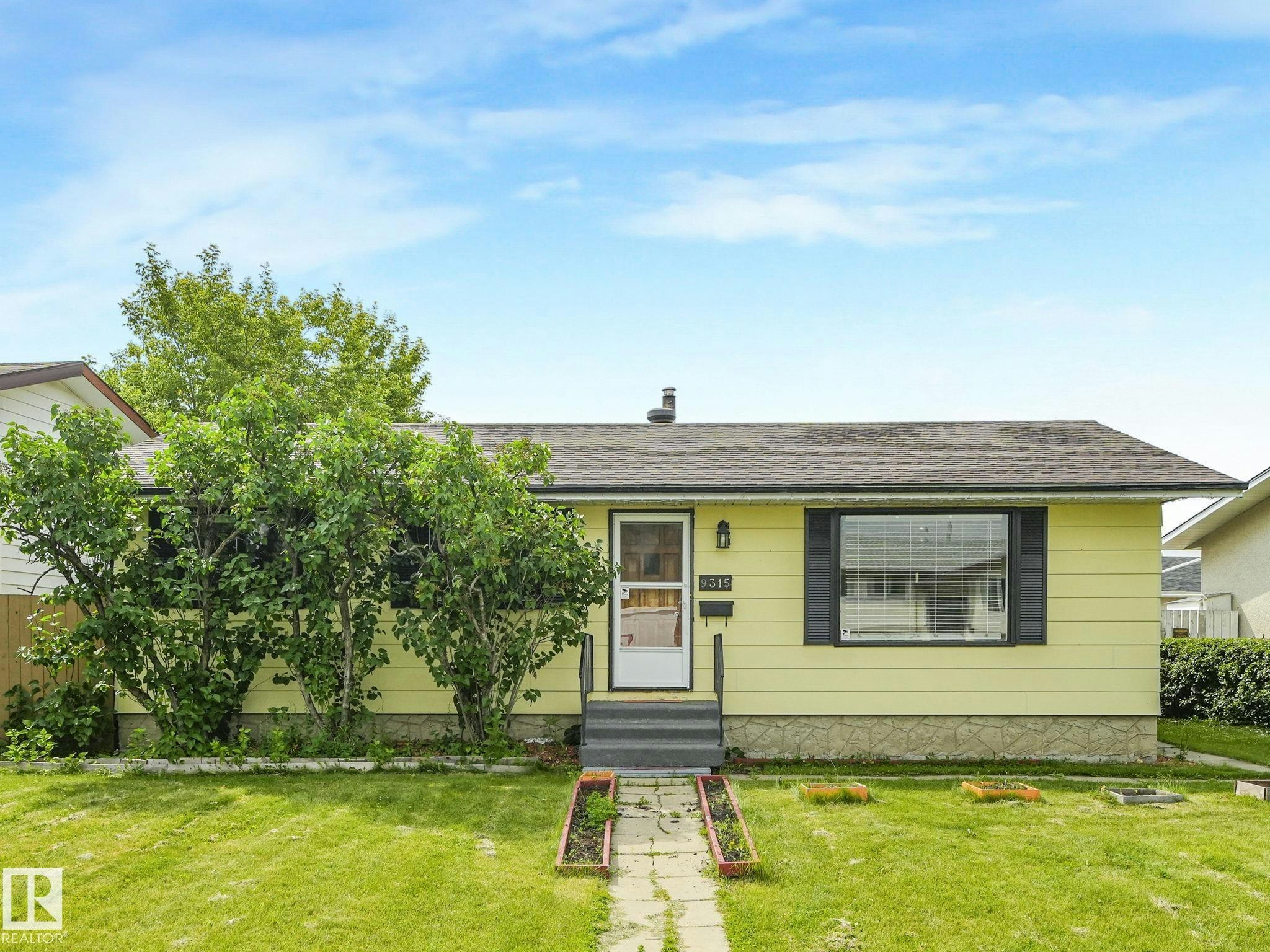 9315 151 Avenue, Edmonton, AB, T5E 2R1