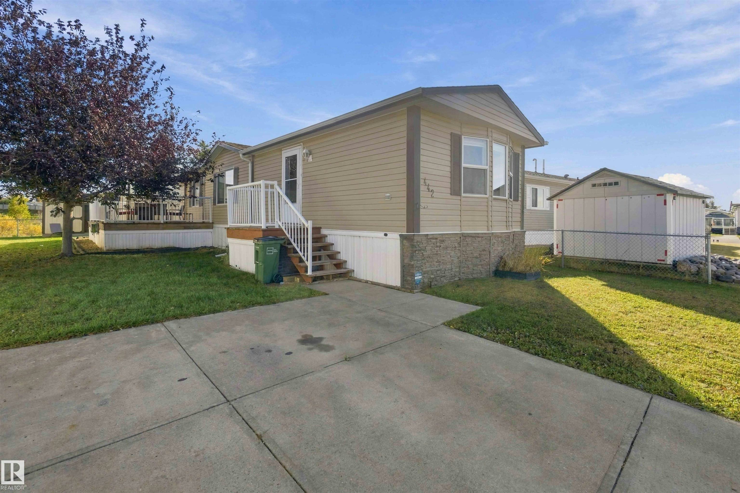 442 Oak Wood Crescent, Edmonton, AB, T6P 0B2
