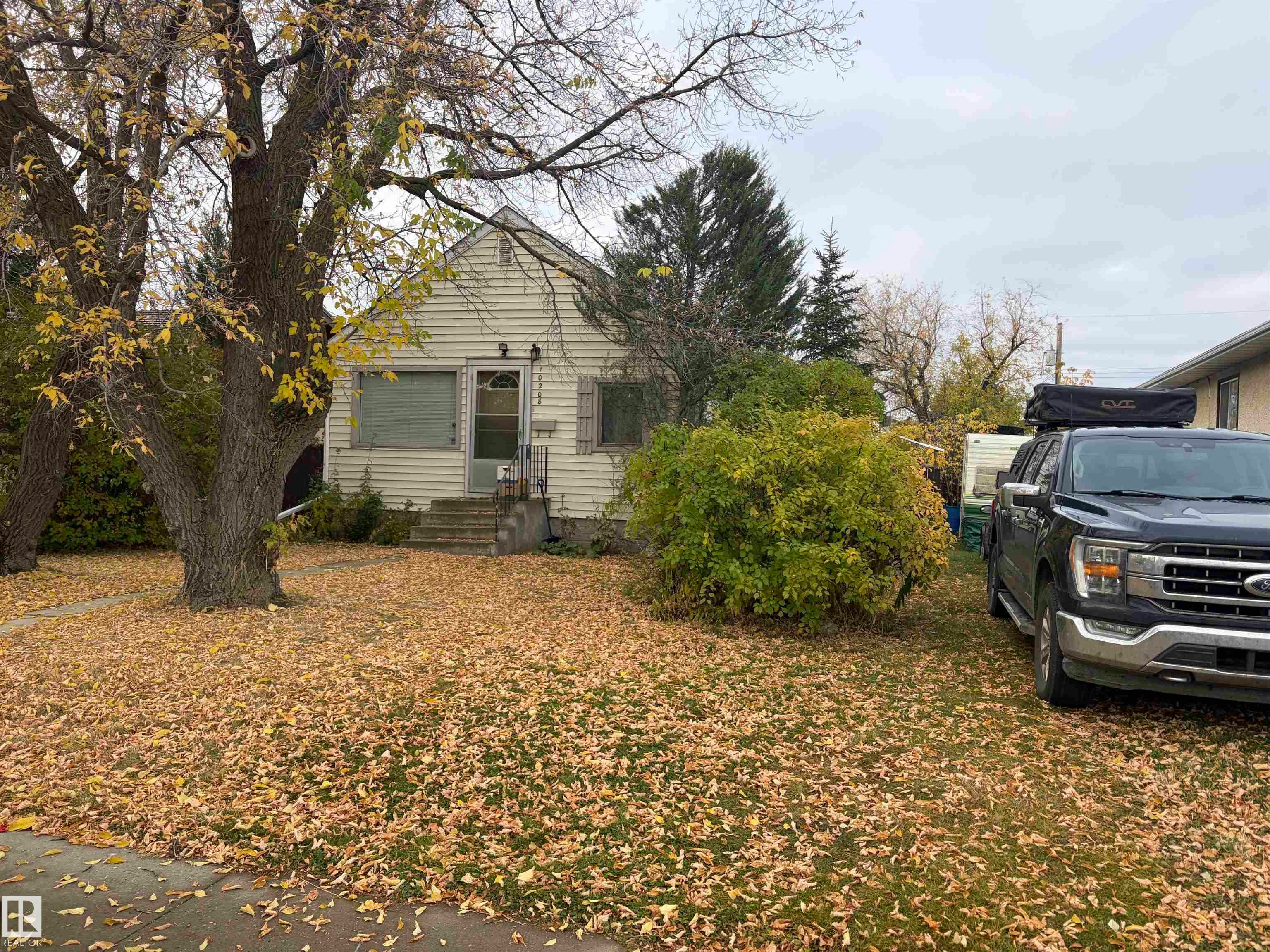 10208 158 Street, Edmonton, AB, T5P 2Y2