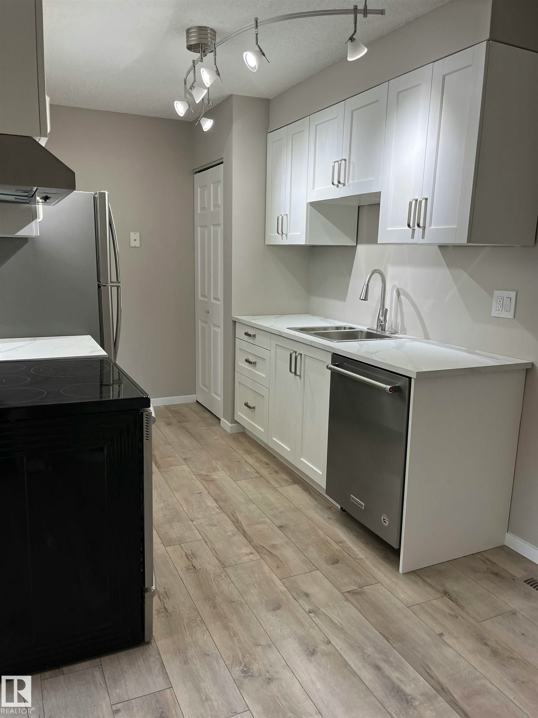 10-14130 80 Street NW, Edmonton, AB, T5C 1L6