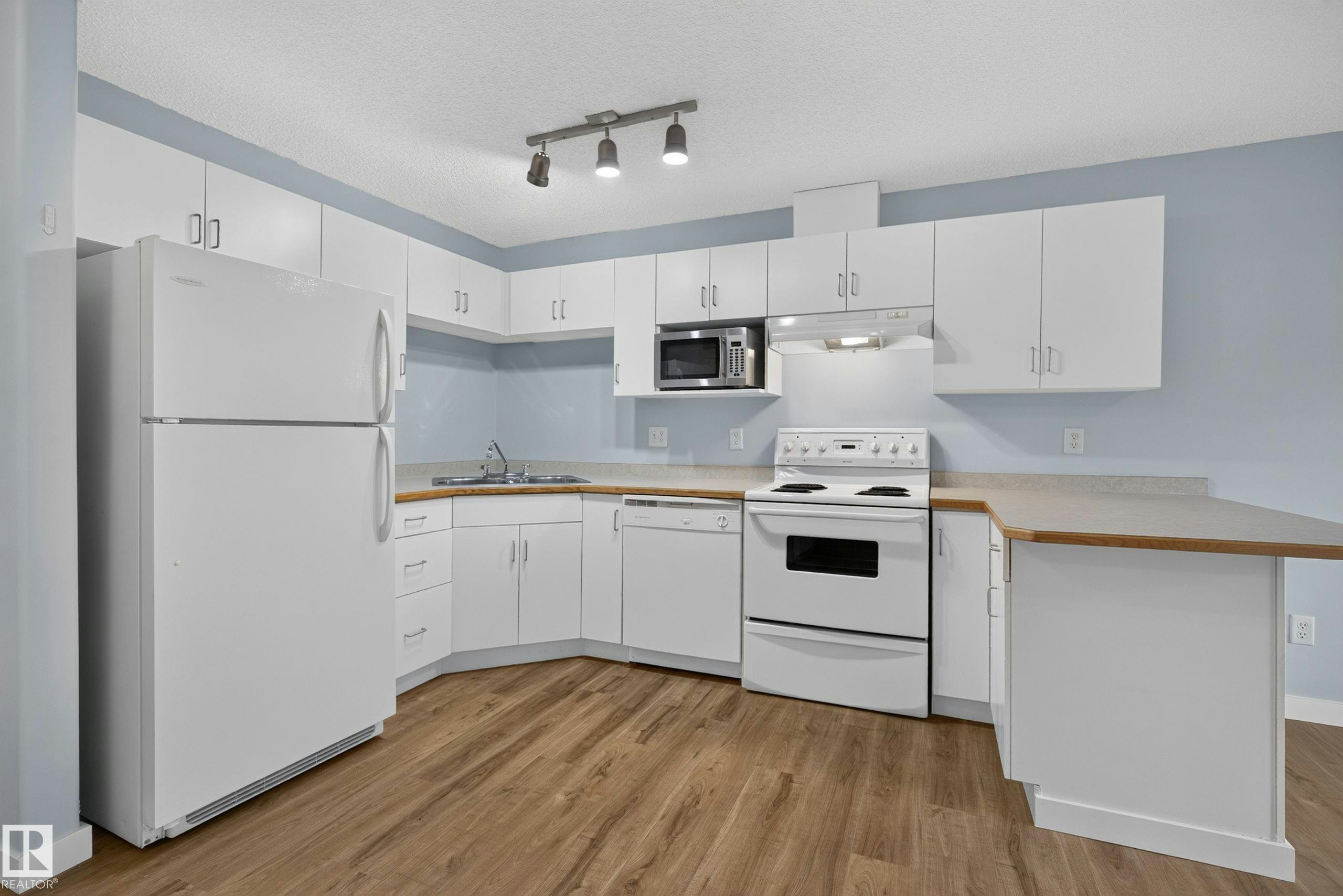 118-10535 122 Street, Edmonton, AB, T5N 4B7