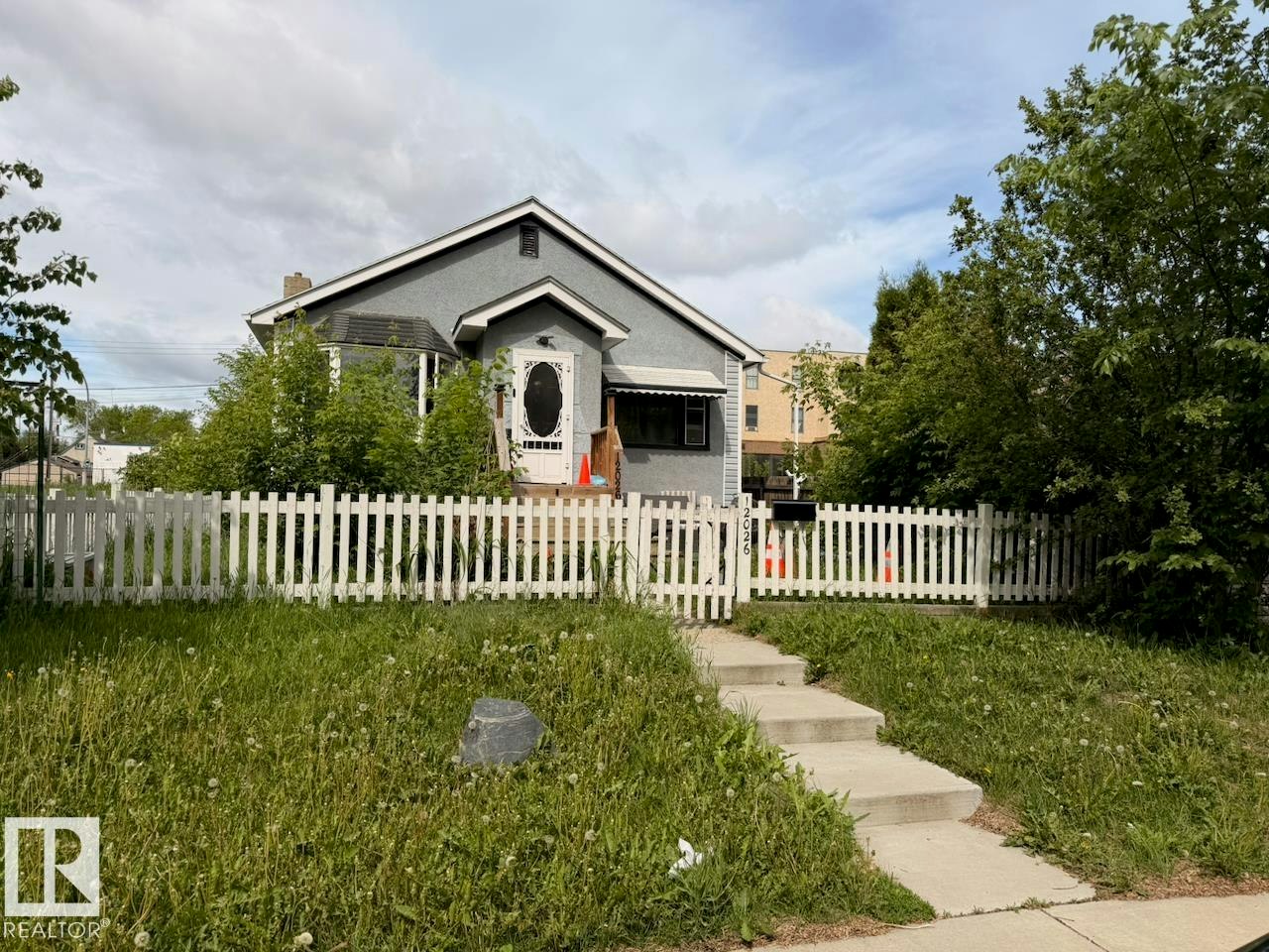 12026 77 Street, Edmonton, AB, T5B 2G7