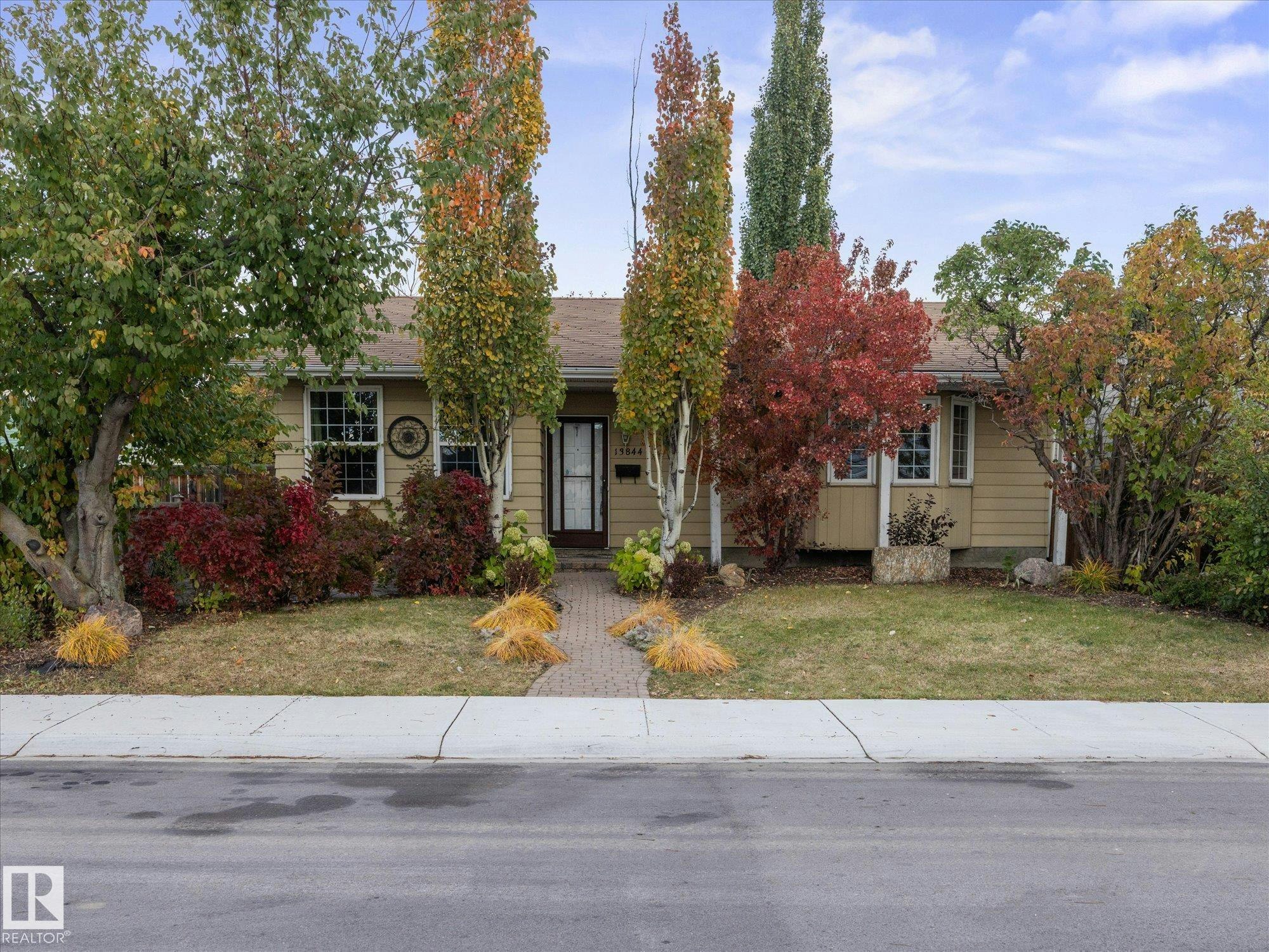 13844 30 Street, Edmonton, AB, T5Y 1M5