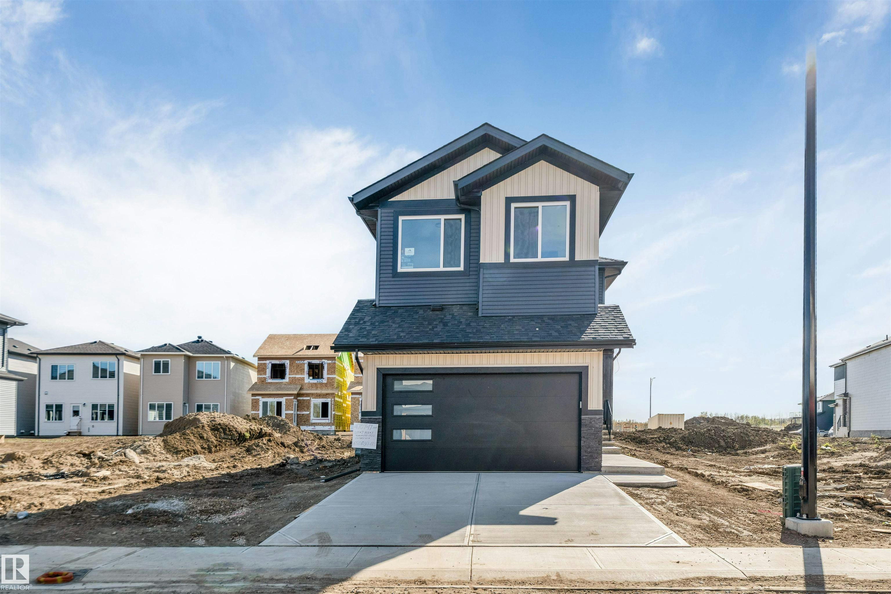4707 17 Avenue SW, Edmonton, AB, T6X 1Y4