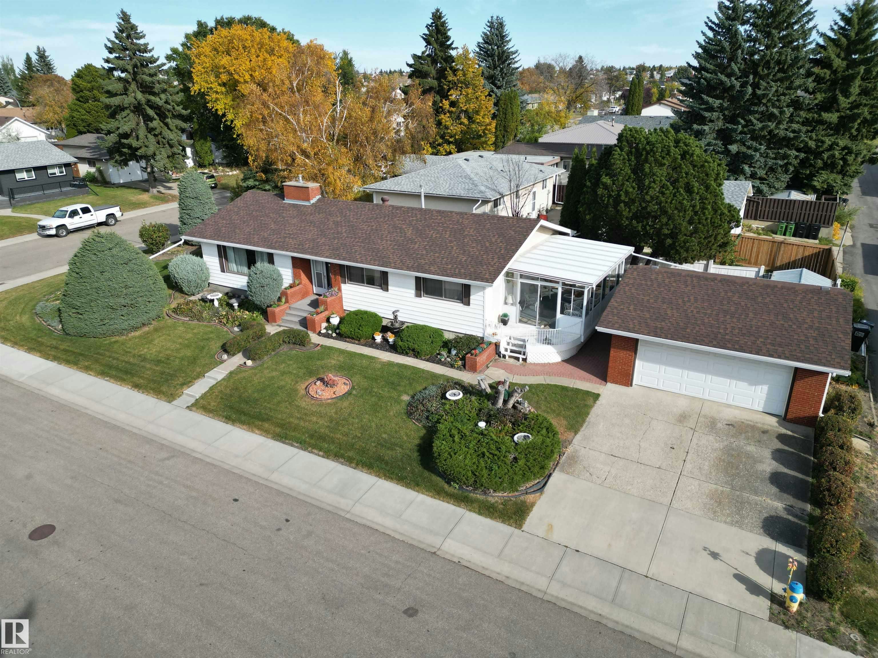 15207 73a Street, Edmonton, AB, T5C 0W7