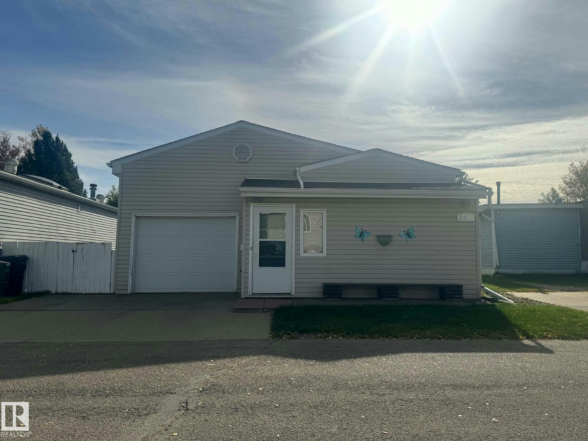 2415 West Oak Way, Edmonton, AB, T5S 1T7
