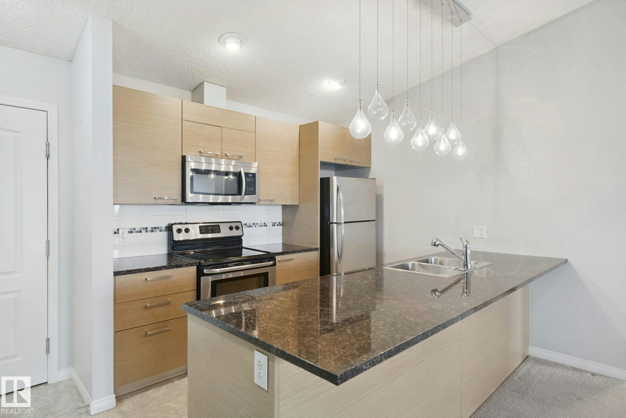 3415-9351 Simpson Drive, Edmonton, AB, T6R 0N4