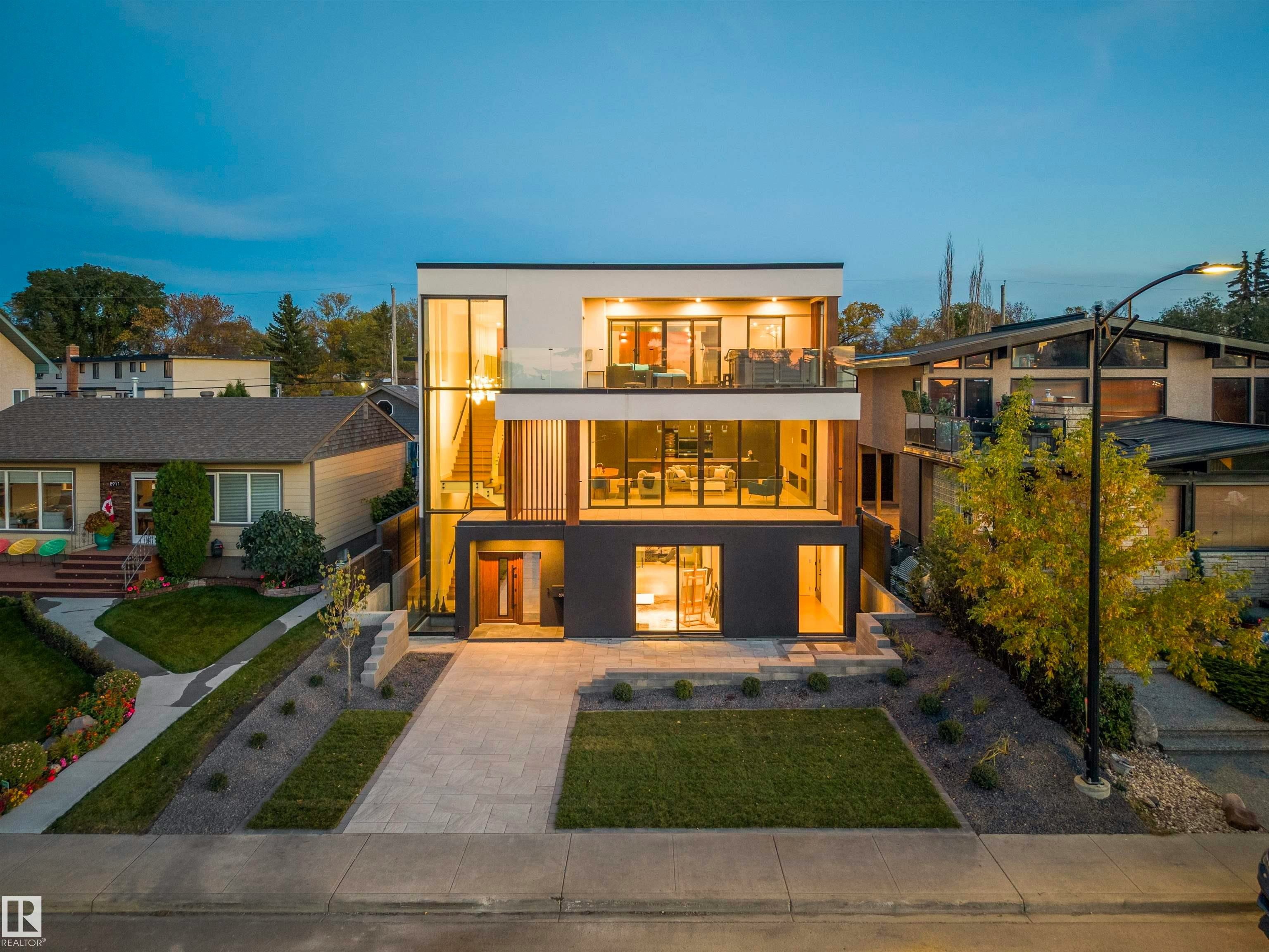 8915 Strathearn Drive, Edmonton, AB, T6C 4C8