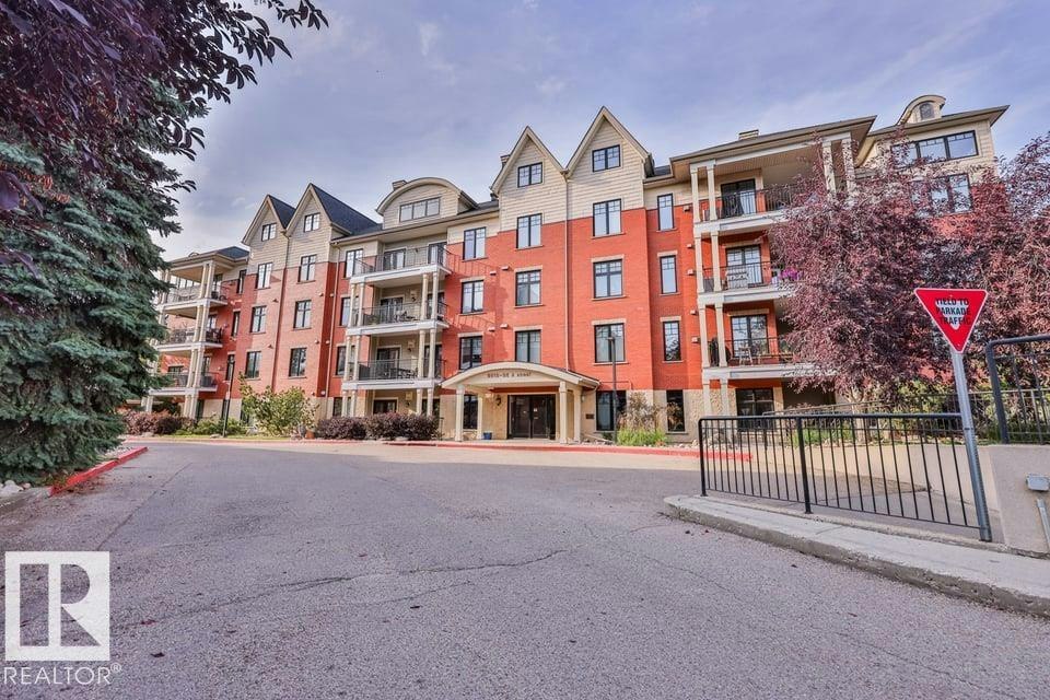 209-9819 96a Street, Edmonton, AB, T6A 4A2