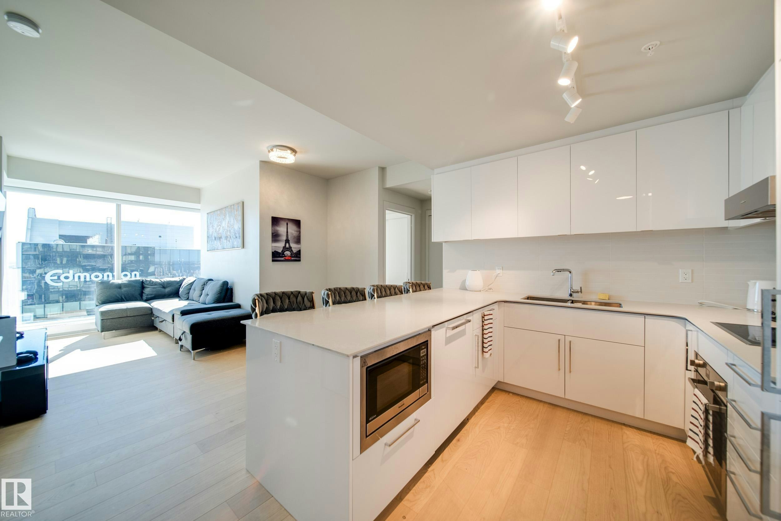 3505-10360 102 Street, Edmonton, AB, T5J 4Y8
