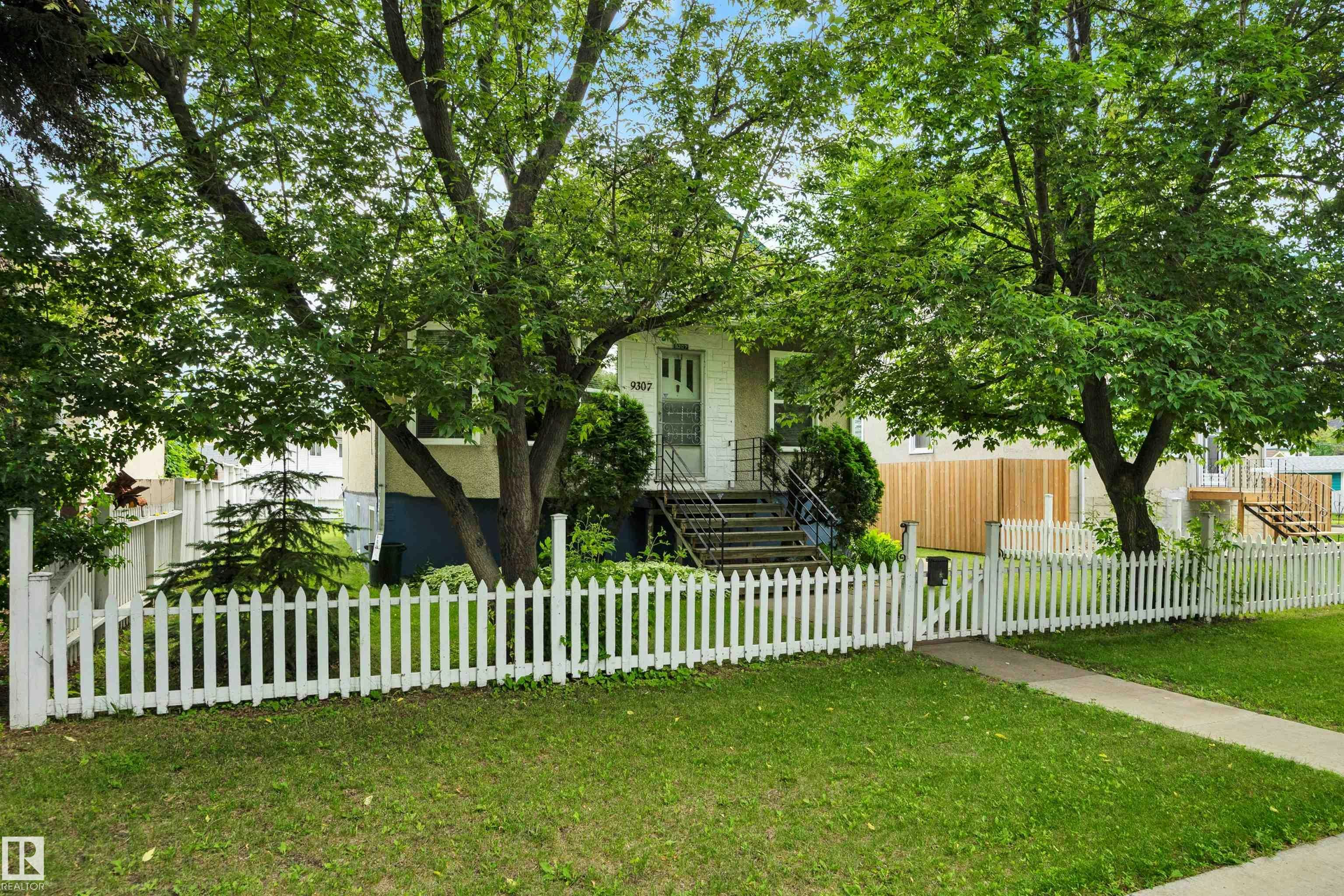 9307 92 Street, Edmonton, AB, T6C 3R7