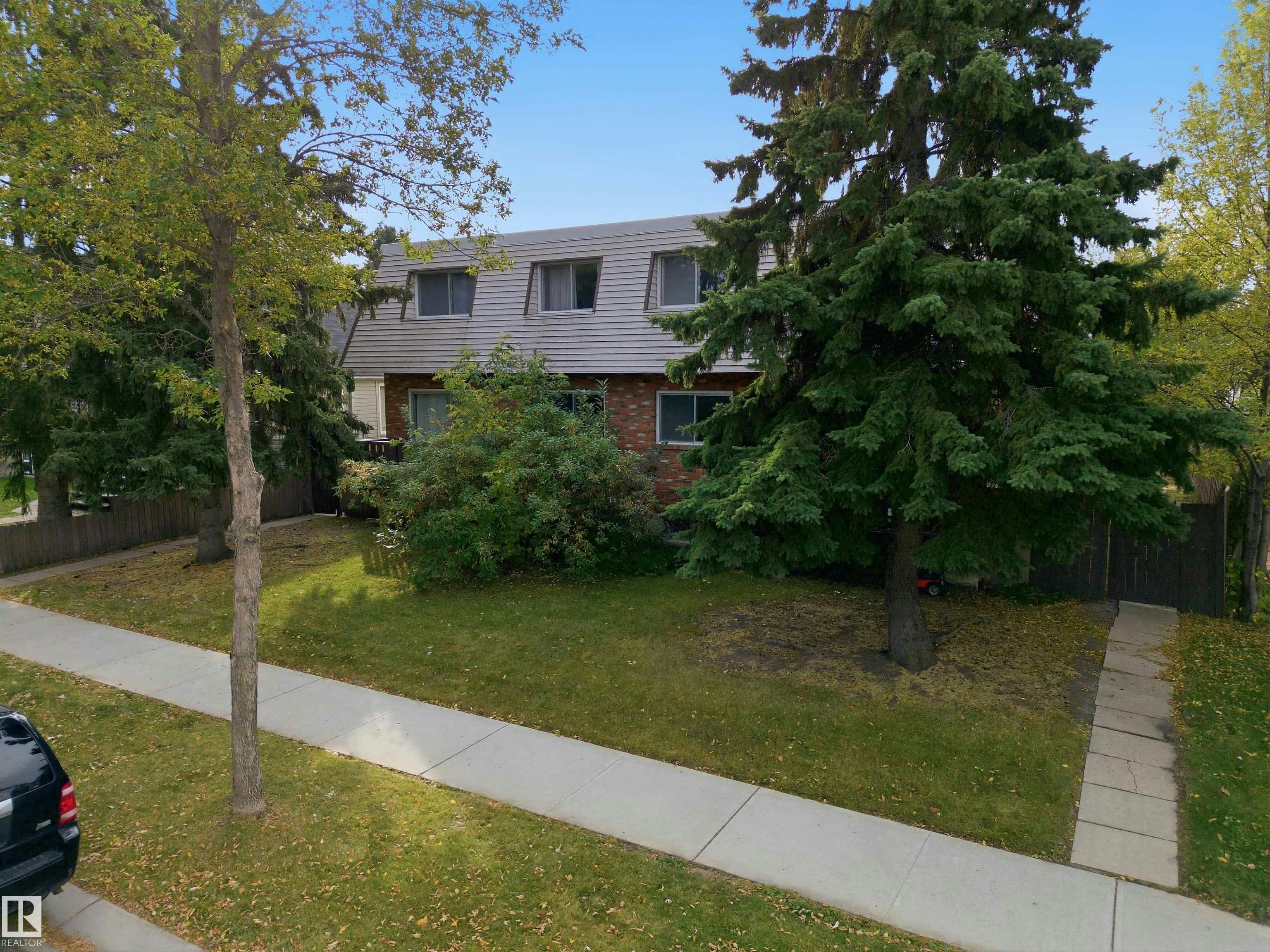 8945 78 Avenue, Edmonton, AB, T6C 0N7