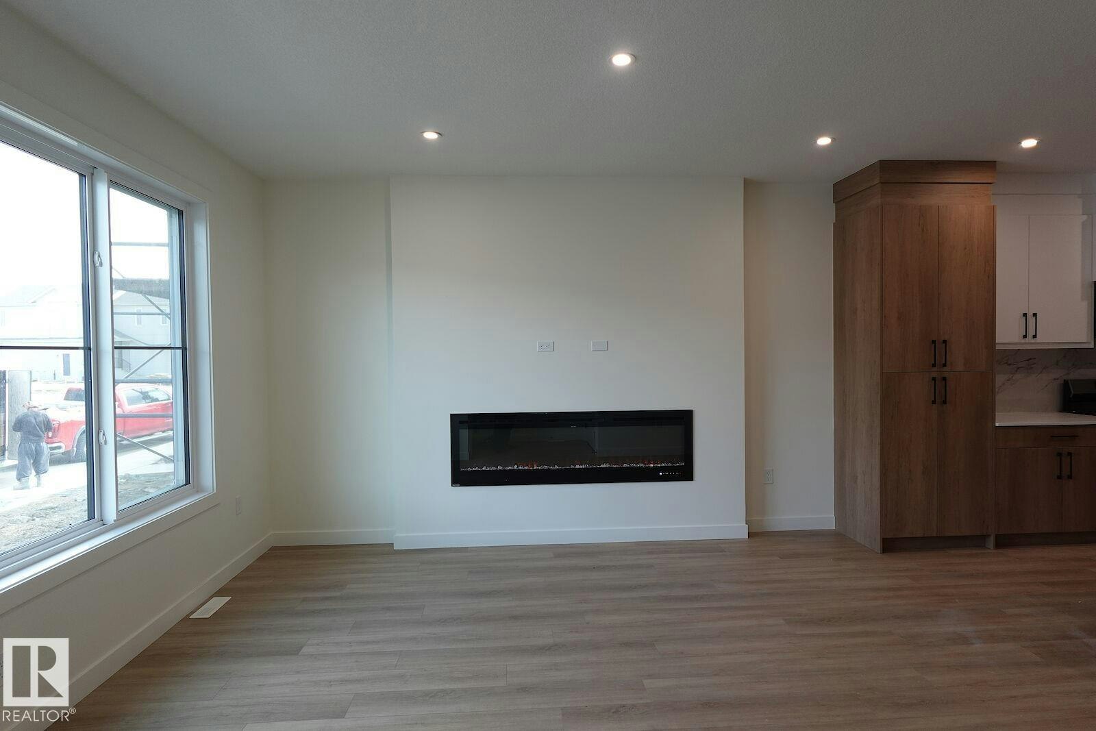 224 28 Street SW, Edmonton, AB, T6X 3E4