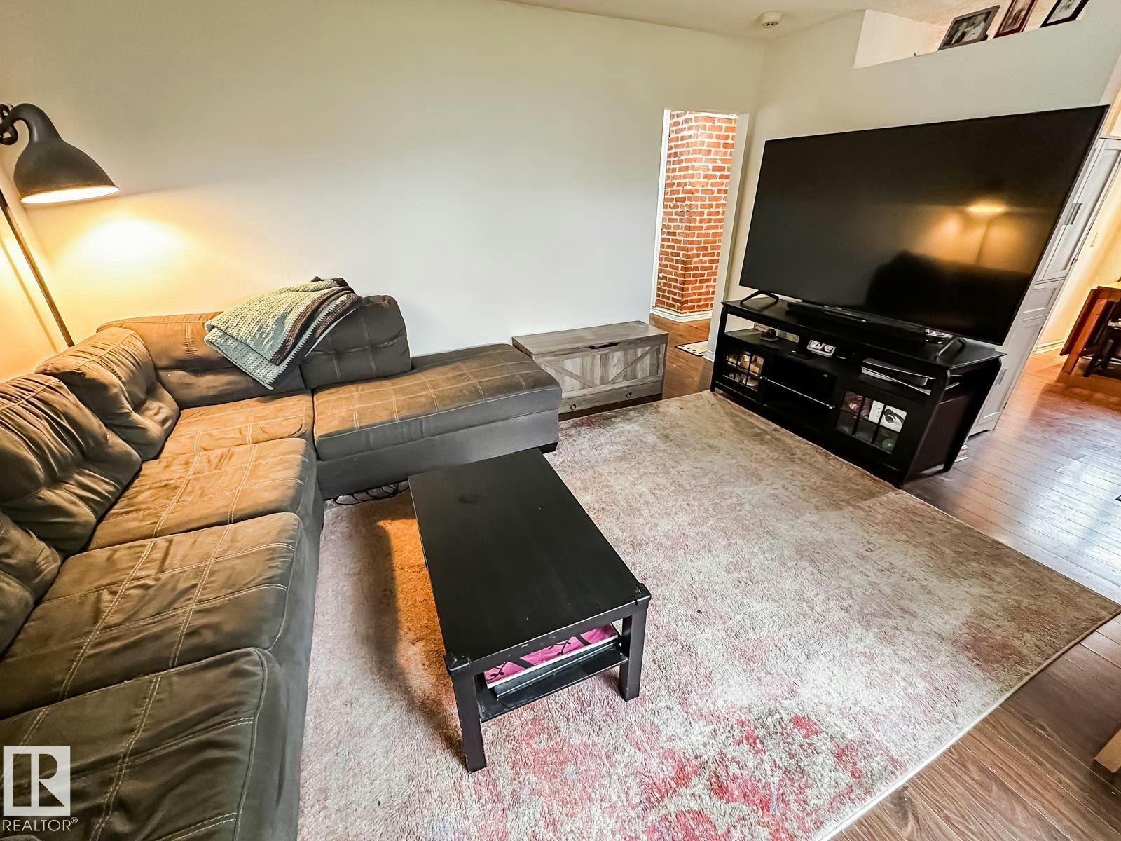 12114 106 Street, Edmonton, AB, T5G 2R8 - 8