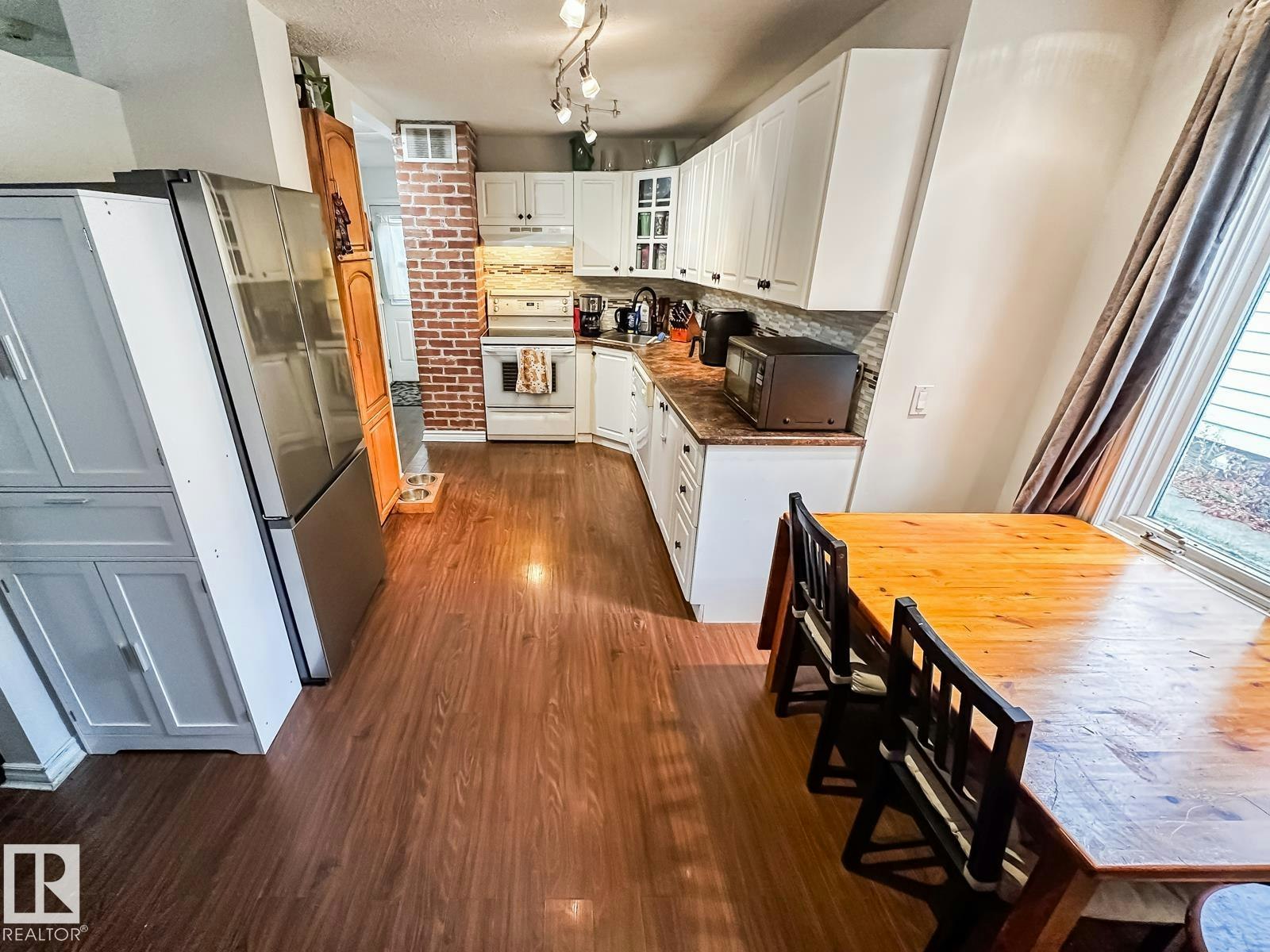 12114 106 Street, Edmonton, AB, T5G 2R8 - 10