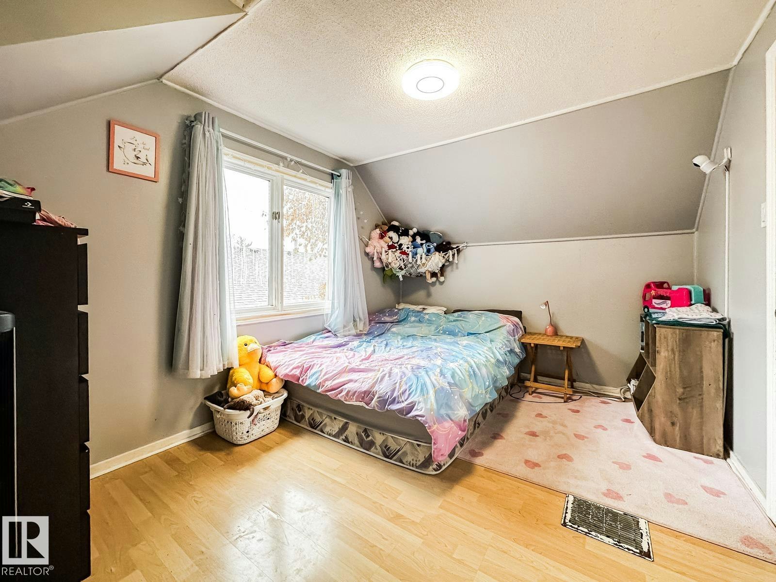 12114 106 Street, Edmonton, AB, T5G 2R8 - 25