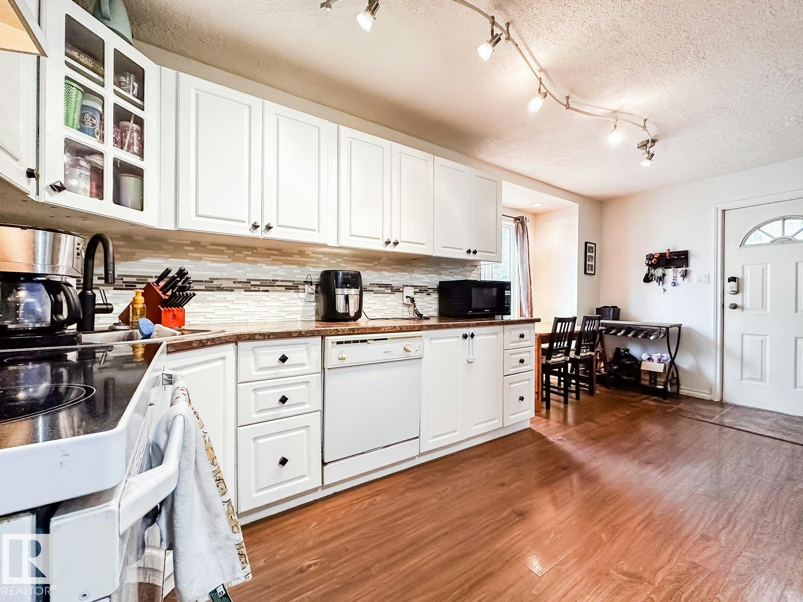 12114 106 Street, Edmonton, AB, T5G 2R8 - 13