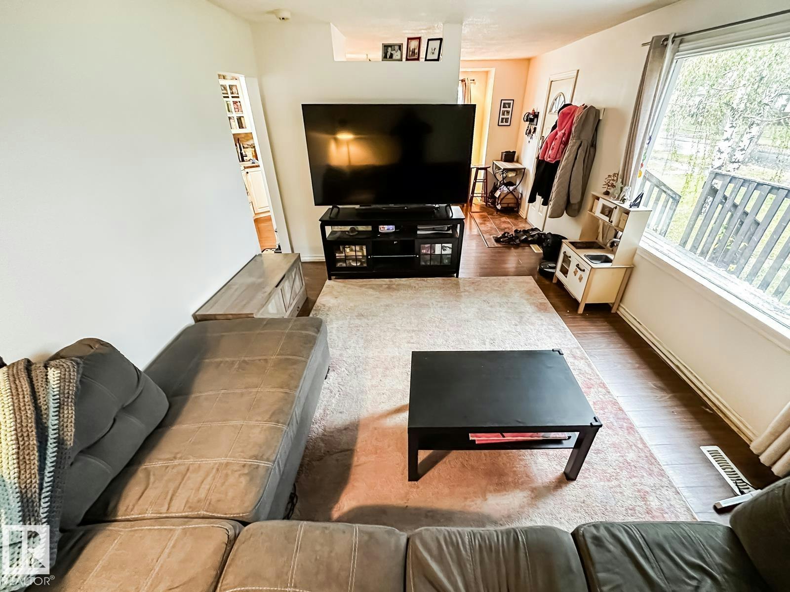 12114 106 Street, Edmonton, AB, T5G 2R8 - 9