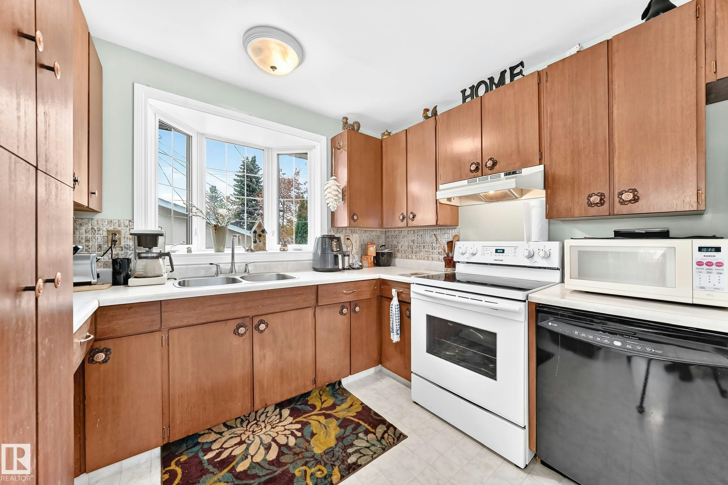 13515 86 Street NW, Edmonton, AB, T5E 3B6 - 8