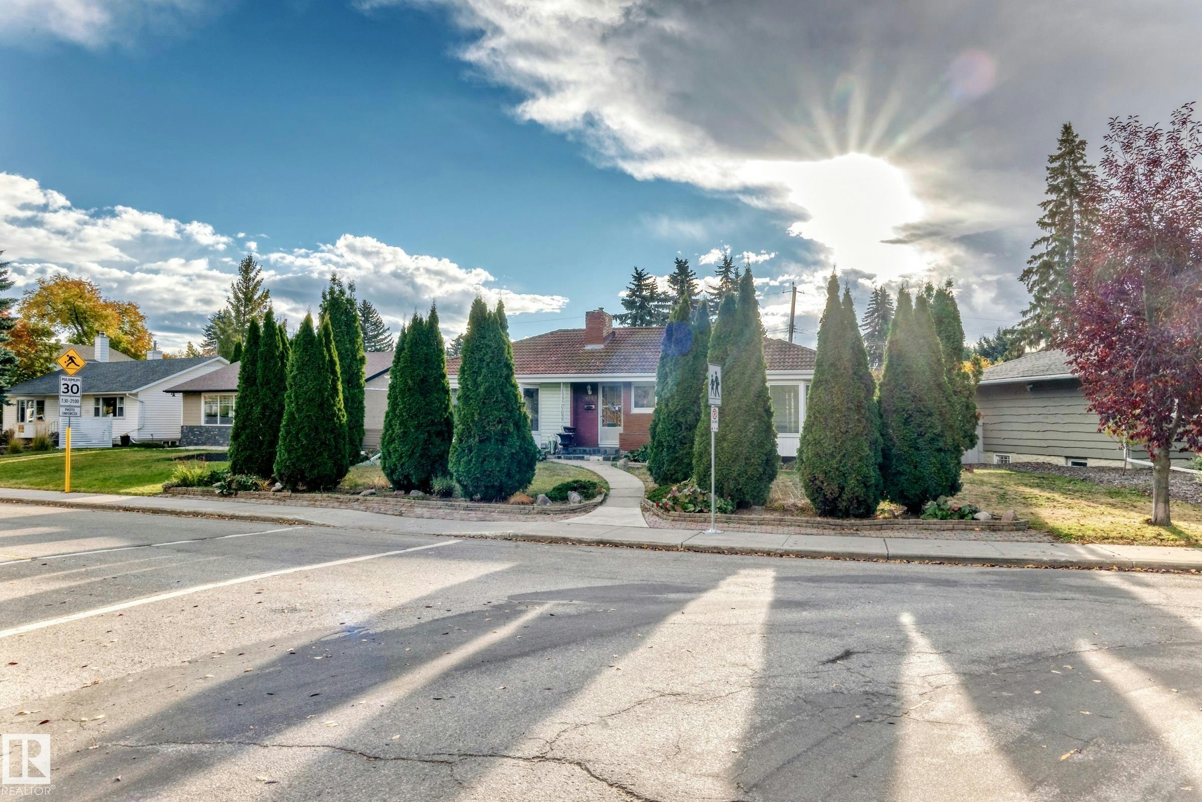 14423 96 Avenue, Edmonton, AB, T5N 0C6