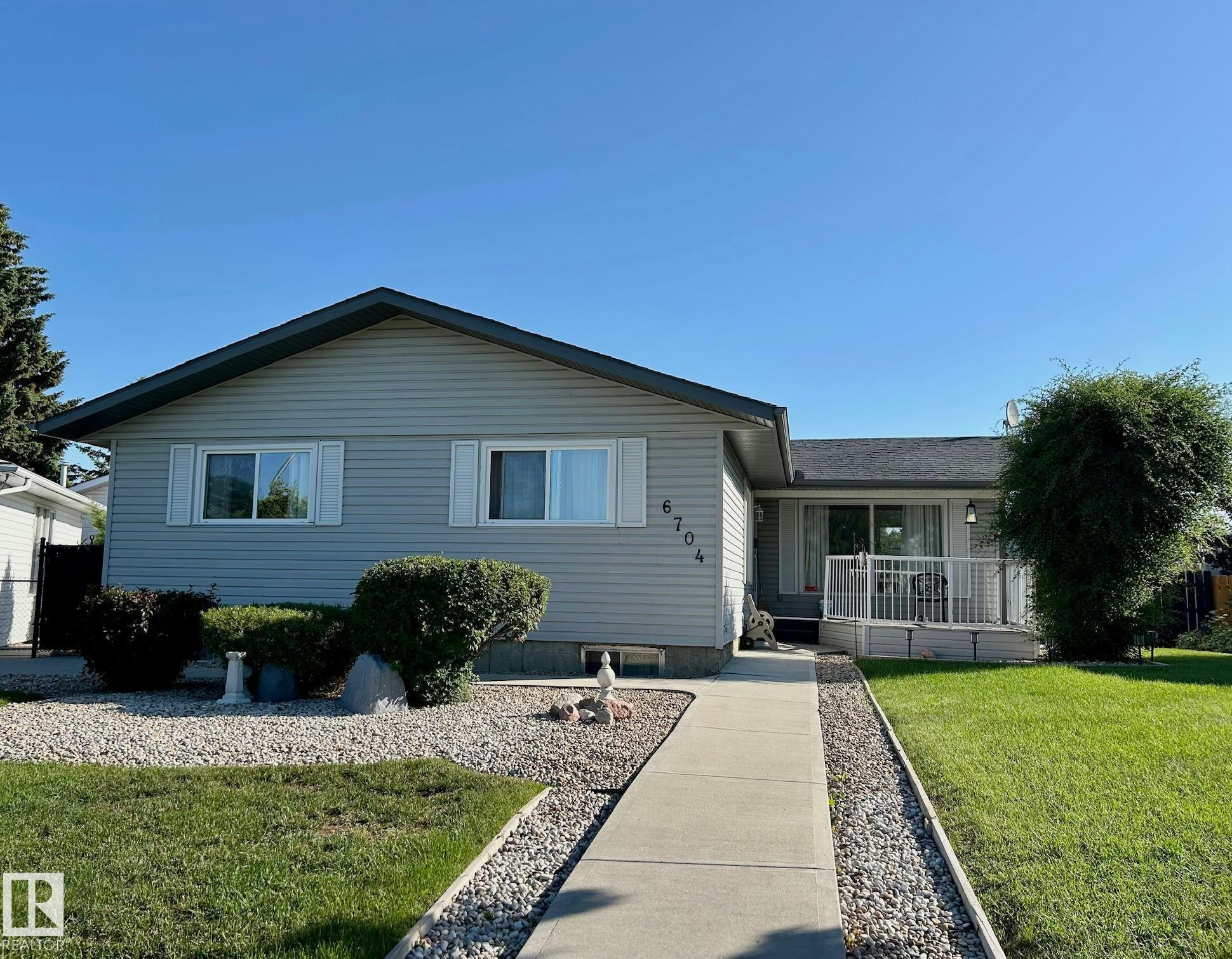 6704 152a Avenue, Edmonton, AB, T5C 2Y9