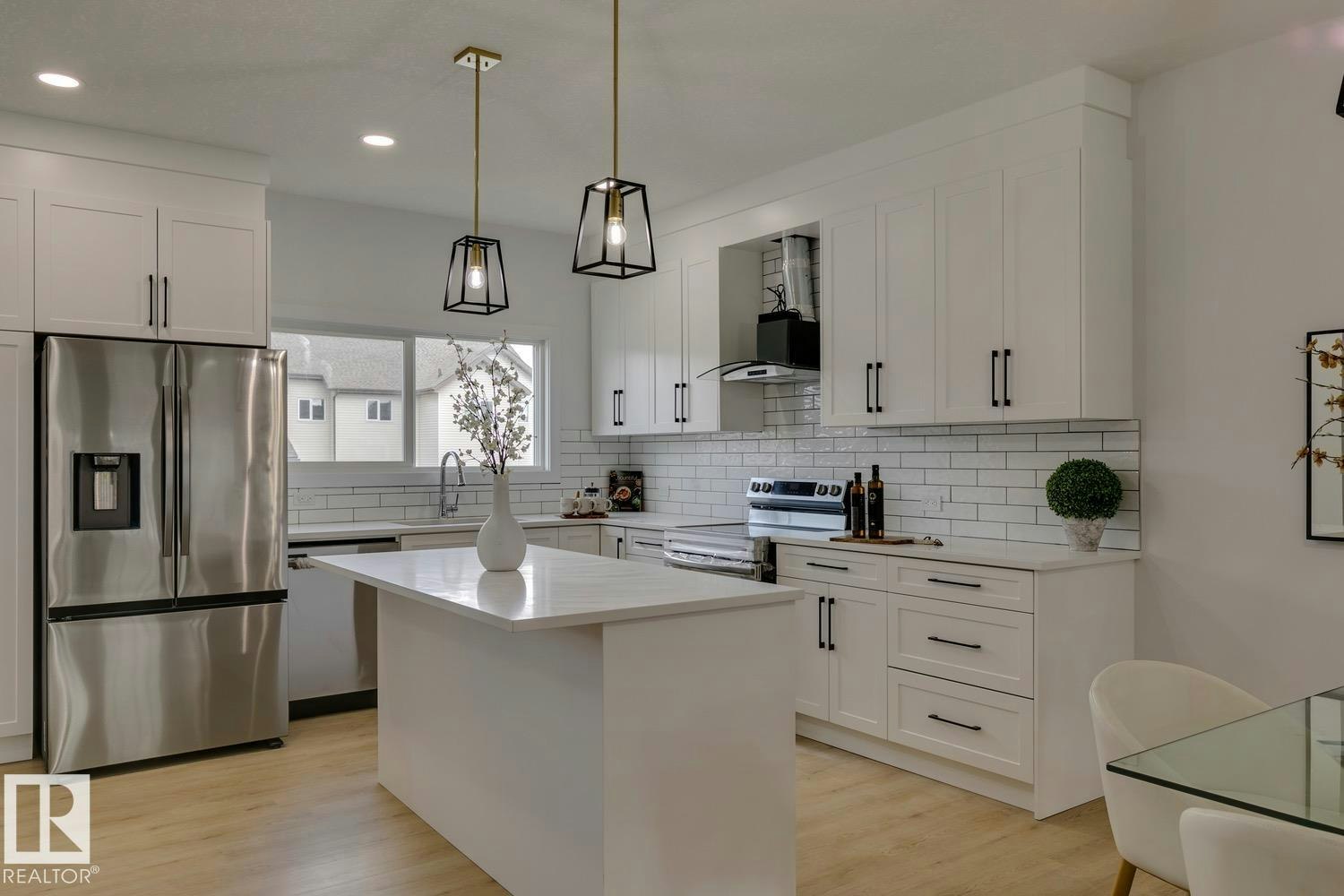 10249 92a Avenue NW, Morinville, AB, T8R 2R4 - 9