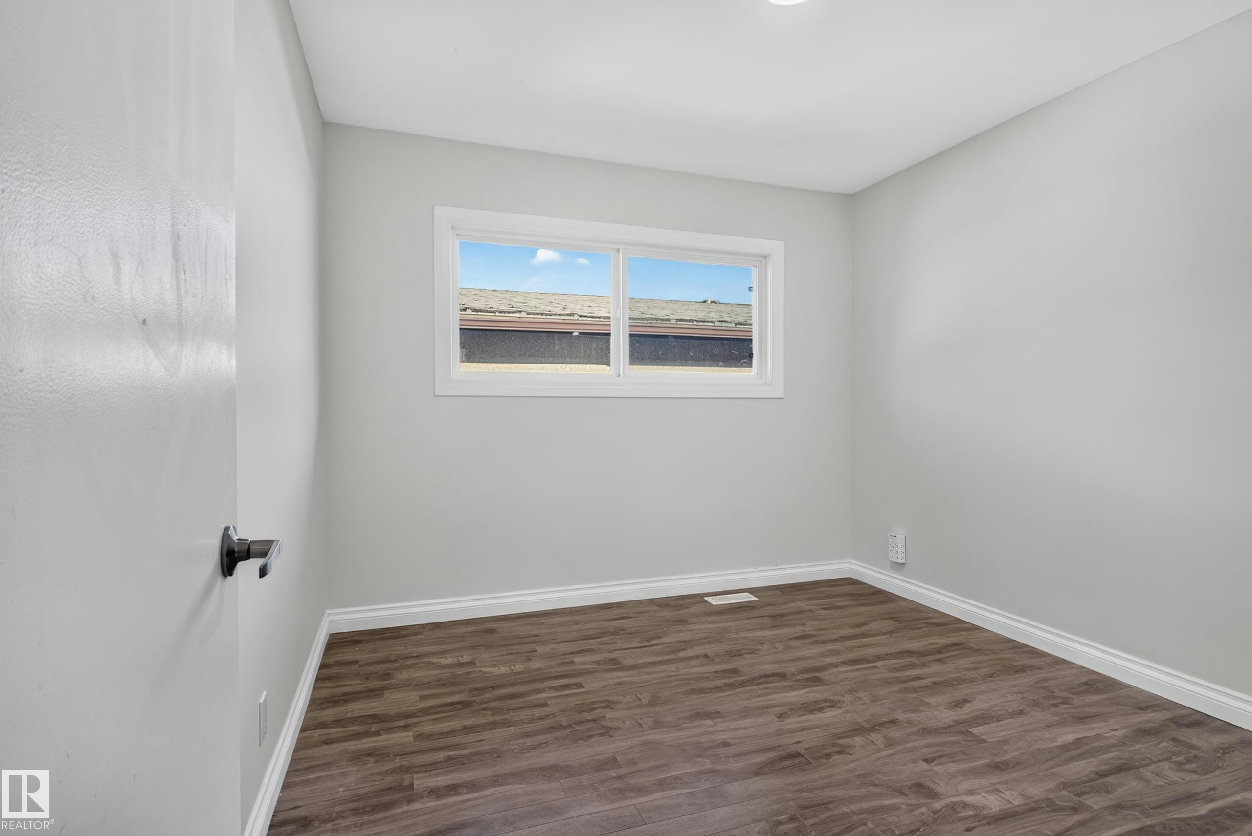 9814 79 Street NW, Edmonton, AB, T6A 3G1 - 11