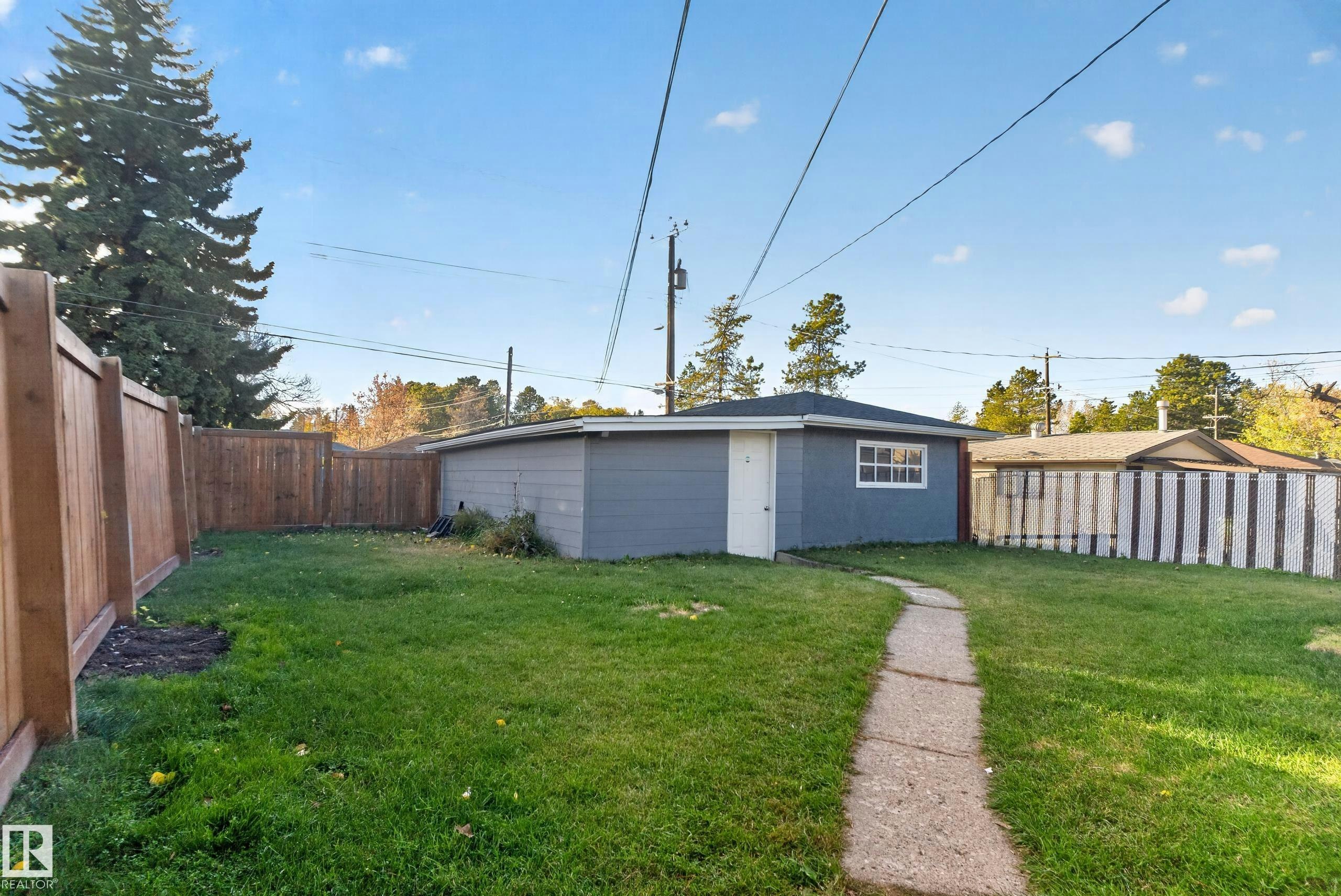 9814 79 Street NW, Edmonton, AB, T6A 3G1 - 25